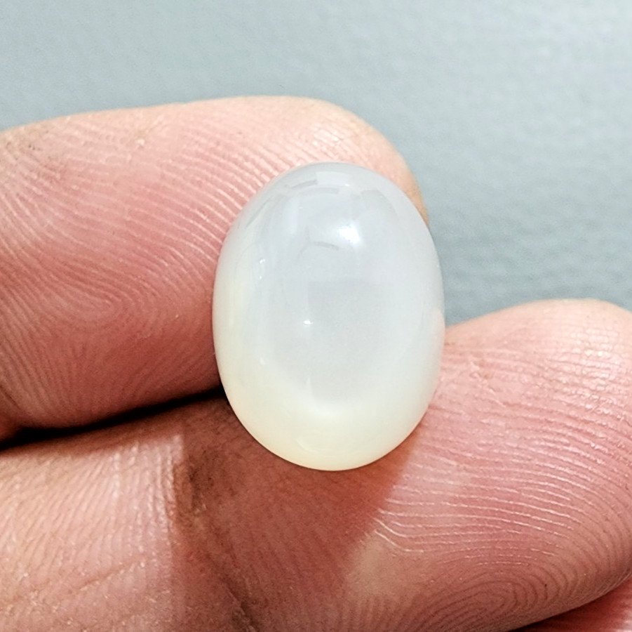 White Moonstone Cabochon Oval Shape 10.50Ct Eye-Clean Loose Gemstone For Ring