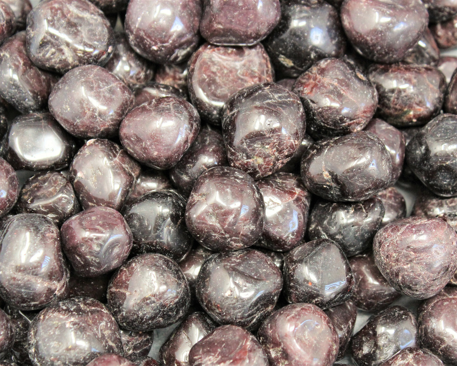 1 Garnet Tumbled Stone: Medium 0.75 – 1″ (Crystal Healing Reiki Chakra)