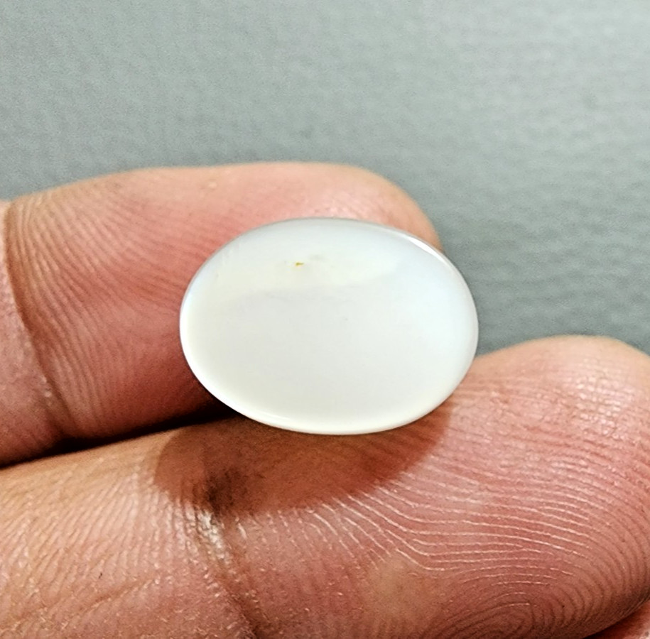 White Moonstone Cabochon Oval Shape 10.50Ct Eye-Clean Loose Gemstone For Ring