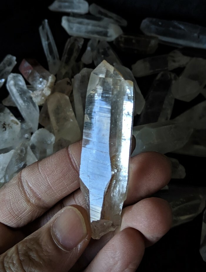 100 grams (4-6 pieces) Damaged Quartz Points Natural (mixed sizes)