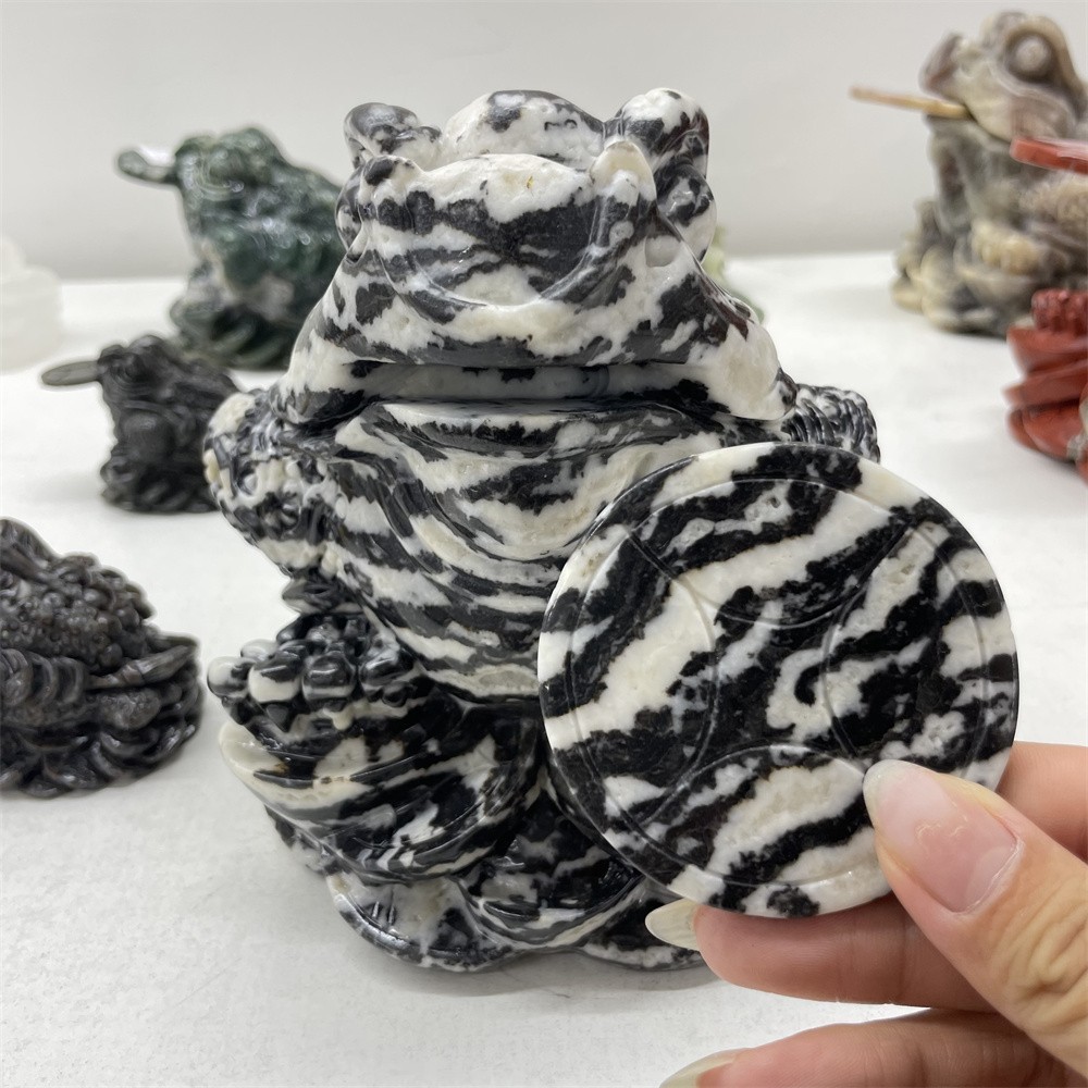 7.7LB 6.3″A+Natural Black And White Jasper Money Toad Crystal Hand Carved Statue