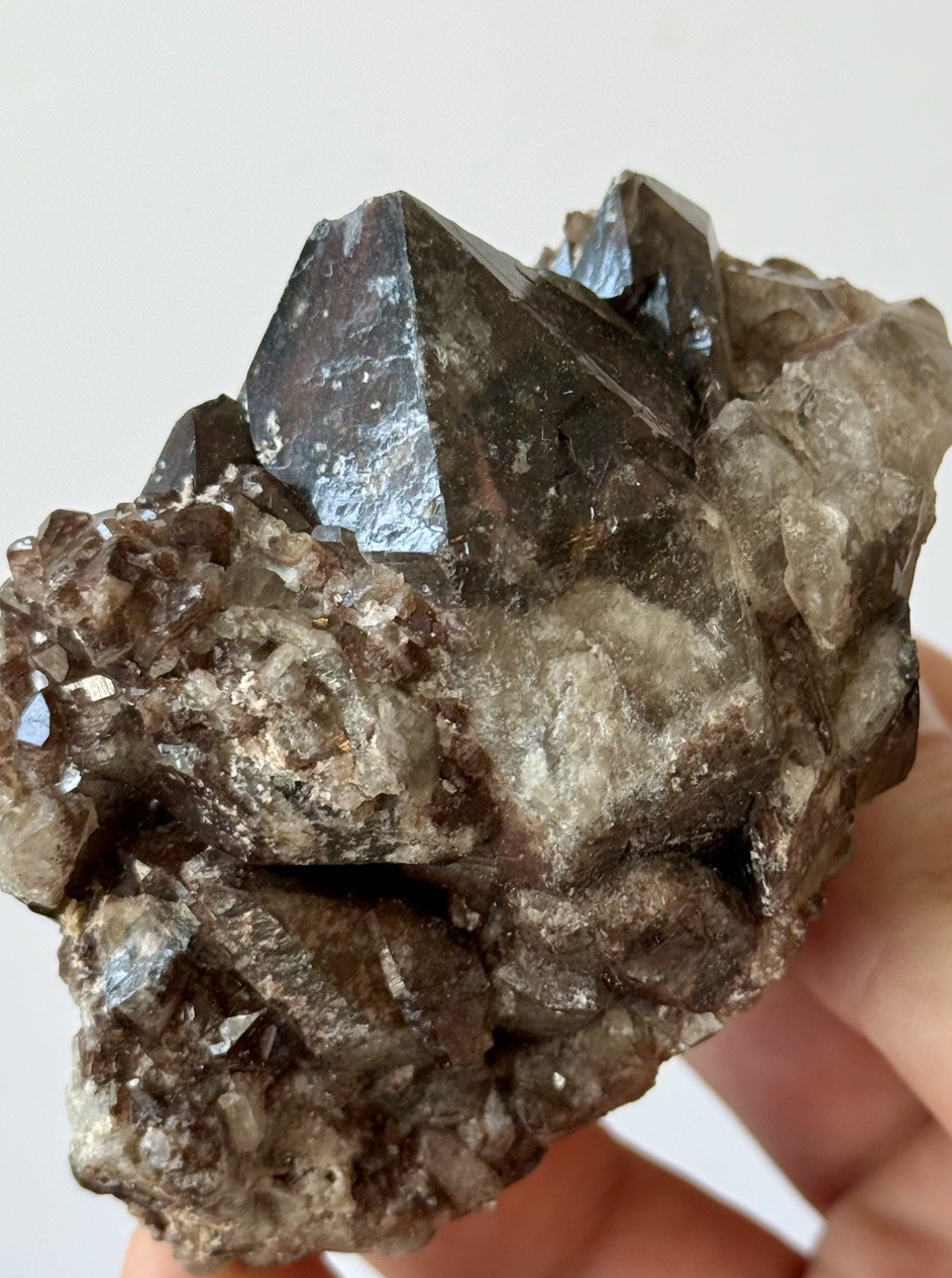 Video-Smokey Hematite Quartz Crystal Cluster Red Feather 8cm – 226g- ID104
