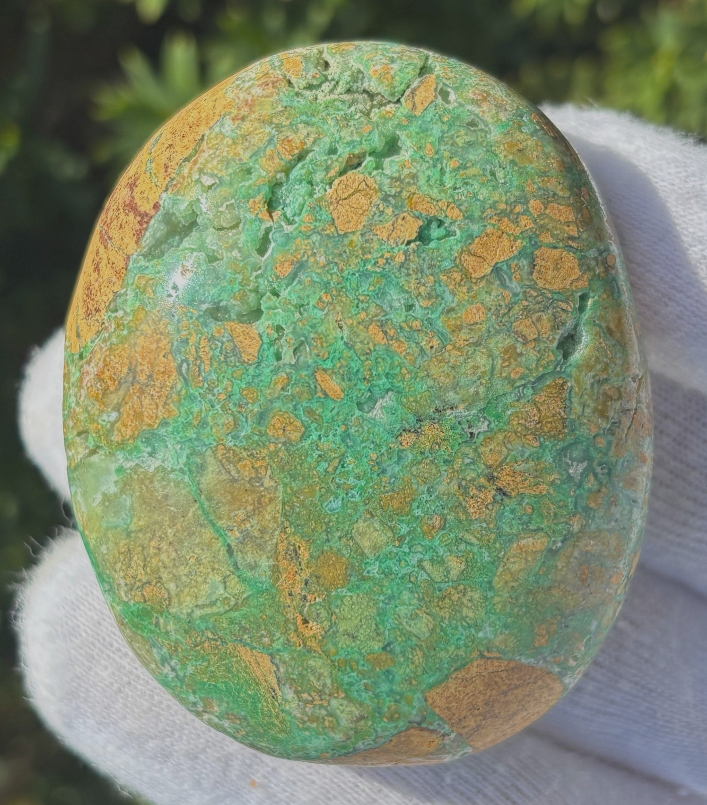 USA SALE 96g GREEN SMITHSONITE TEXTURED PALM STONE PALMSTONE