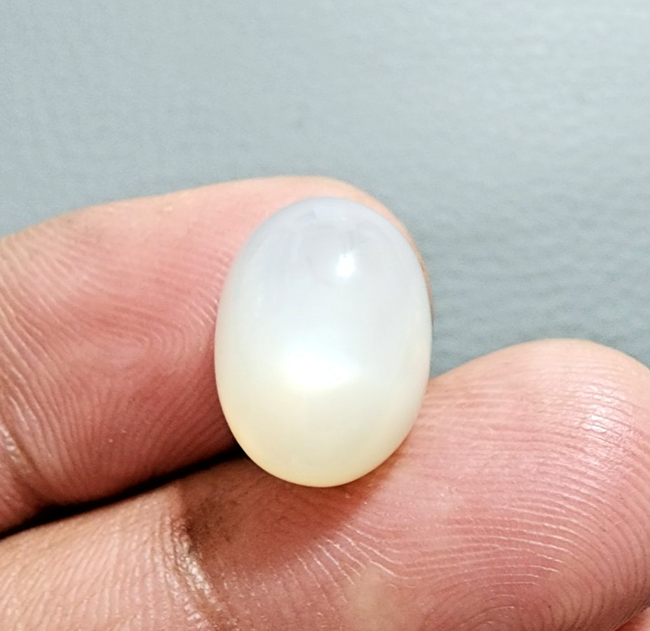 White Moonstone Cabochon Oval Shape 10.50Ct Eye-Clean Loose Gemstone For Ring