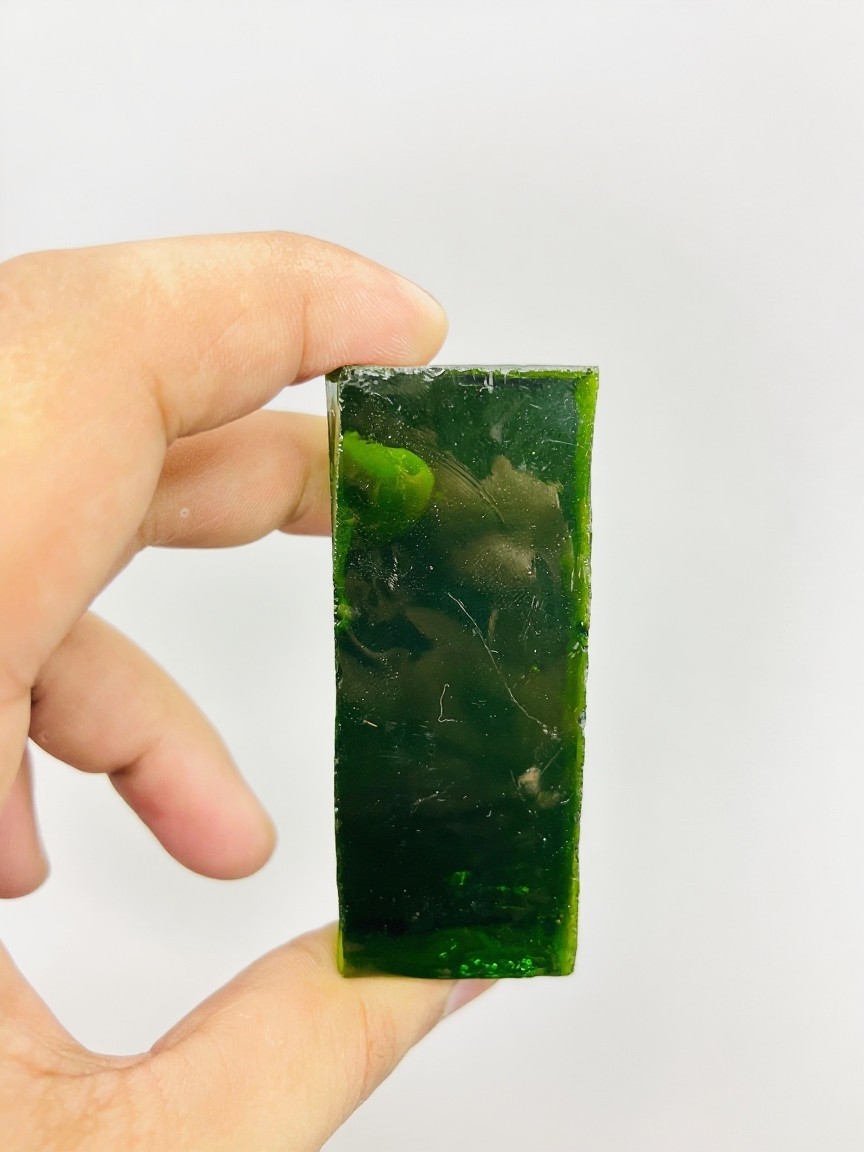 Lab-Grown Synthetic Emerald Nano Crystal 410-510CT– Light Green Rough Gemstone