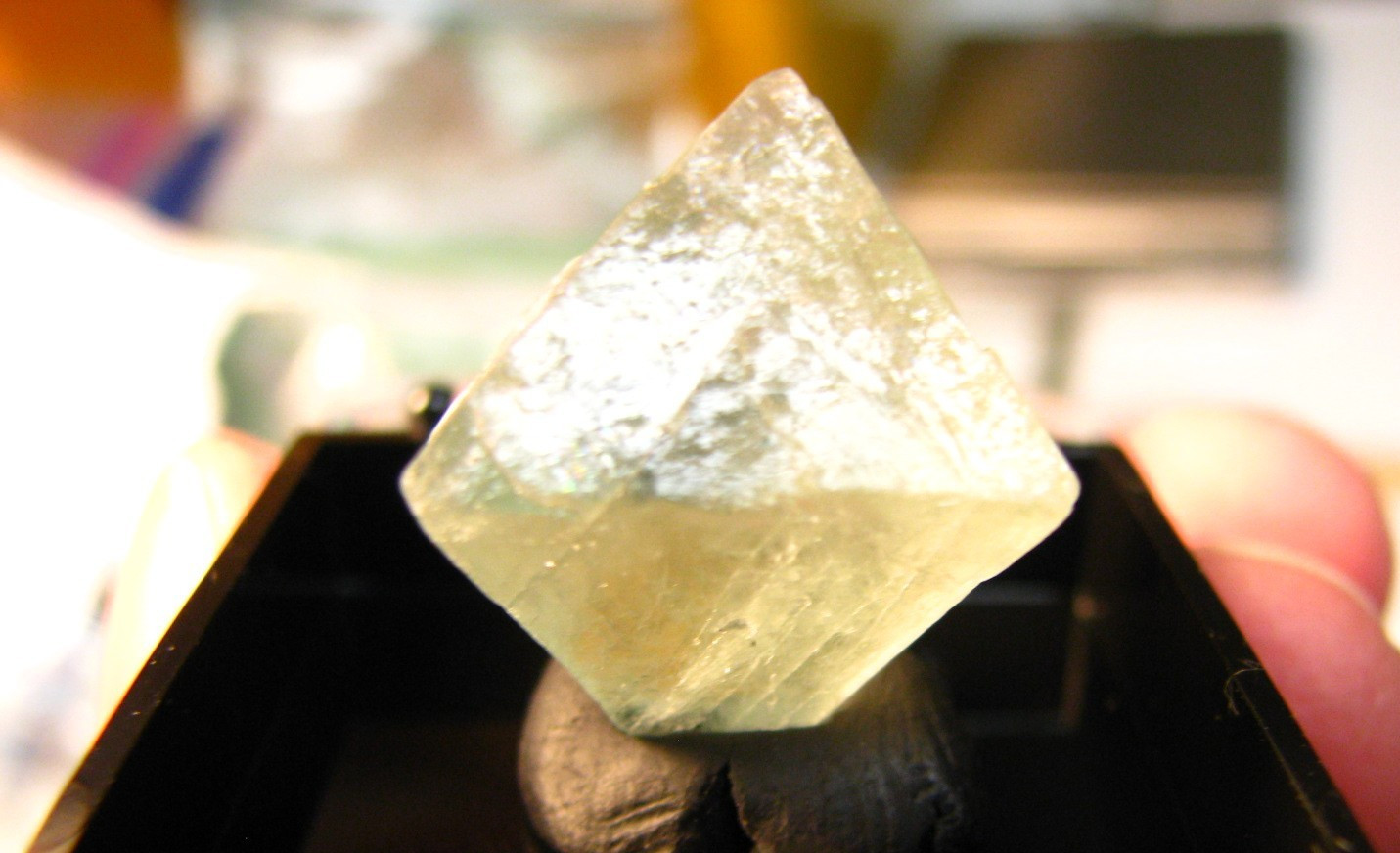 44ct GREEN OCTAHEDRON FLUORITE THUMBNAIL .9x.9x.9inch DE’AN JIANXI CHINA #234