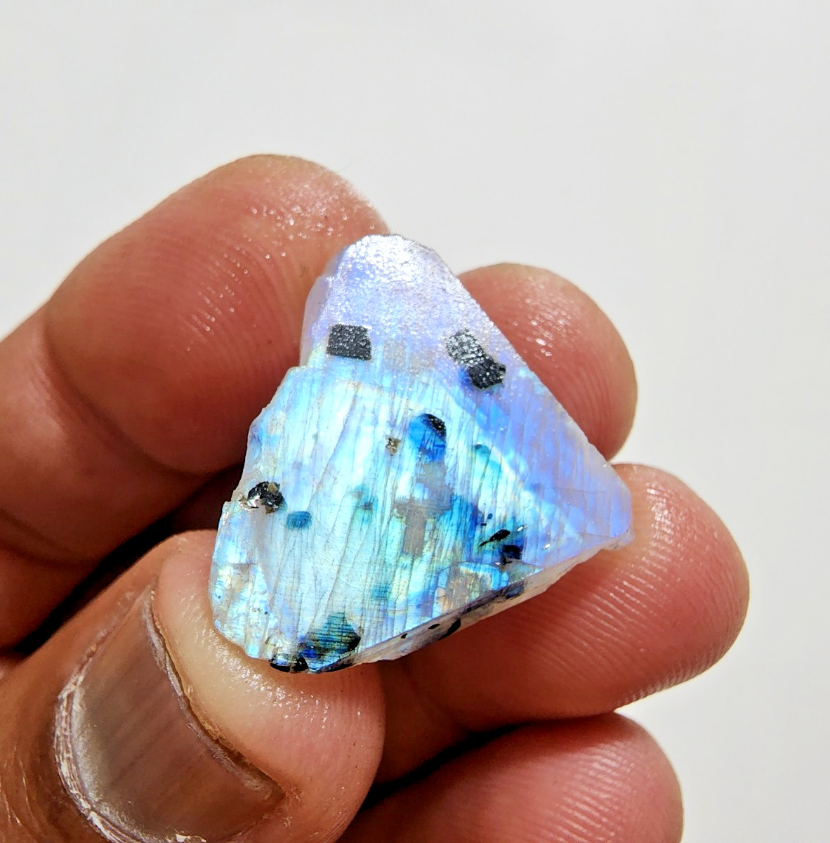 AAA+ Blue Fire White Rainbow Moonstone 29 Crt Rough Loose Gemstone For Jewelry