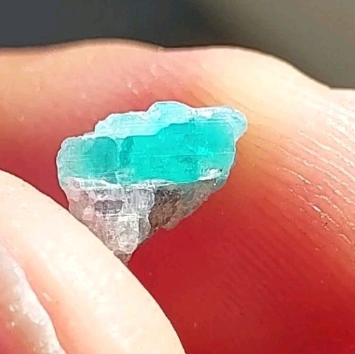 GEM PARAIBA CUPRIAN BLUE TOURMALINE COPPER BEARING BATALHA MINE BRAZIL