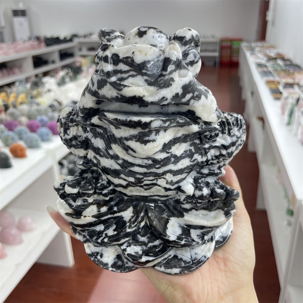 7.7LB 6.3″A+Natural Black And White Jasper Money Toad Crystal Hand Carved Statue