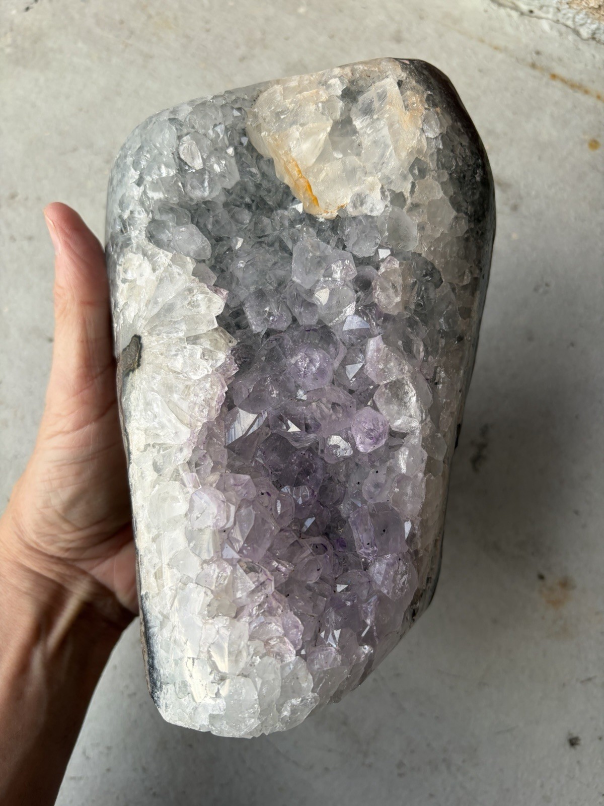 NATURAL LARGE CLEAR & LIGHT PURPLE AMETHYST GEODE – LARGE POINTS – OVER 6 POUNDS