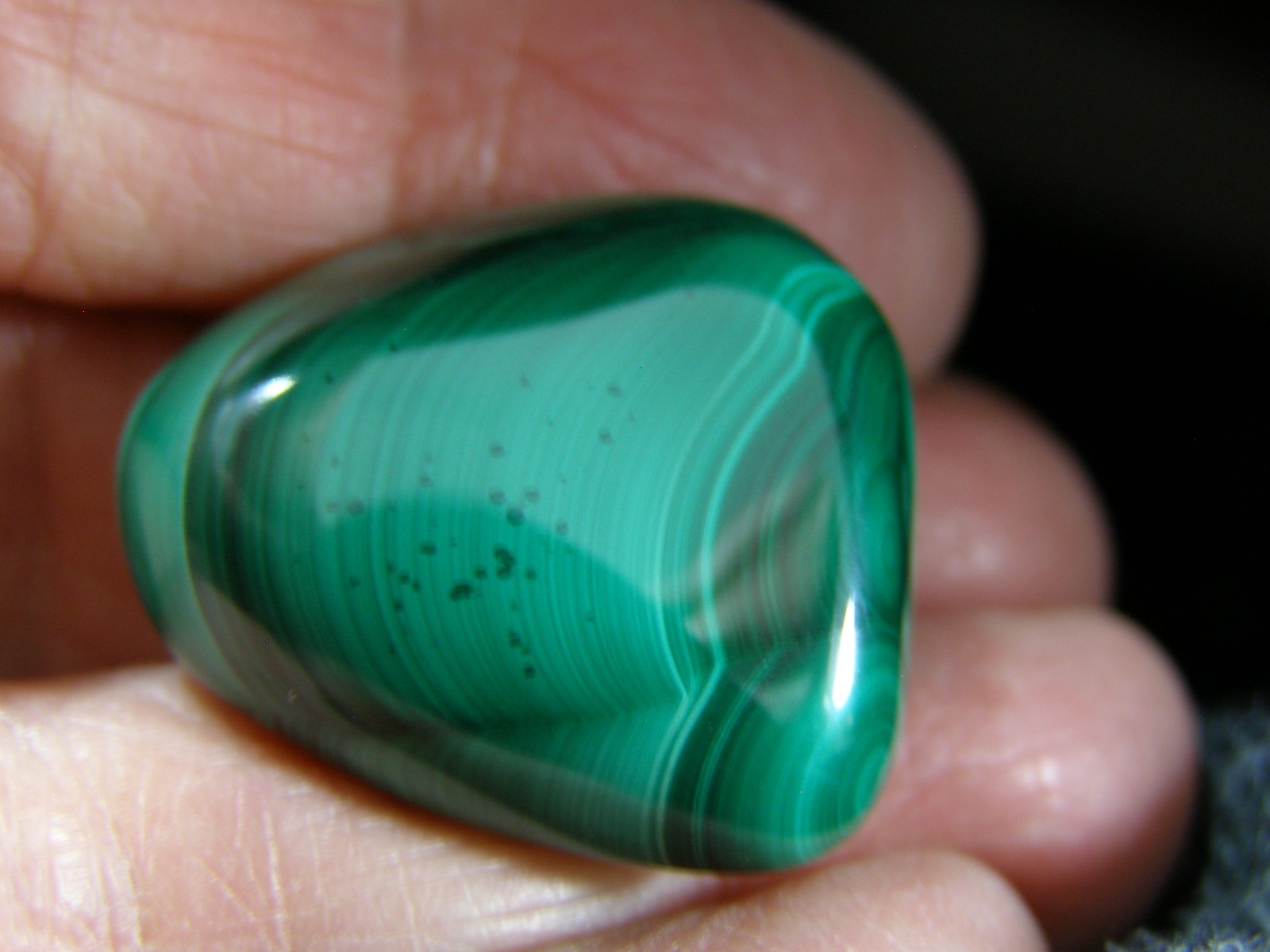 LOVELY MALACHITE TUMBLESTONE electromagnetic filter 2.5 x 2.1 cms 16.52 gms #12