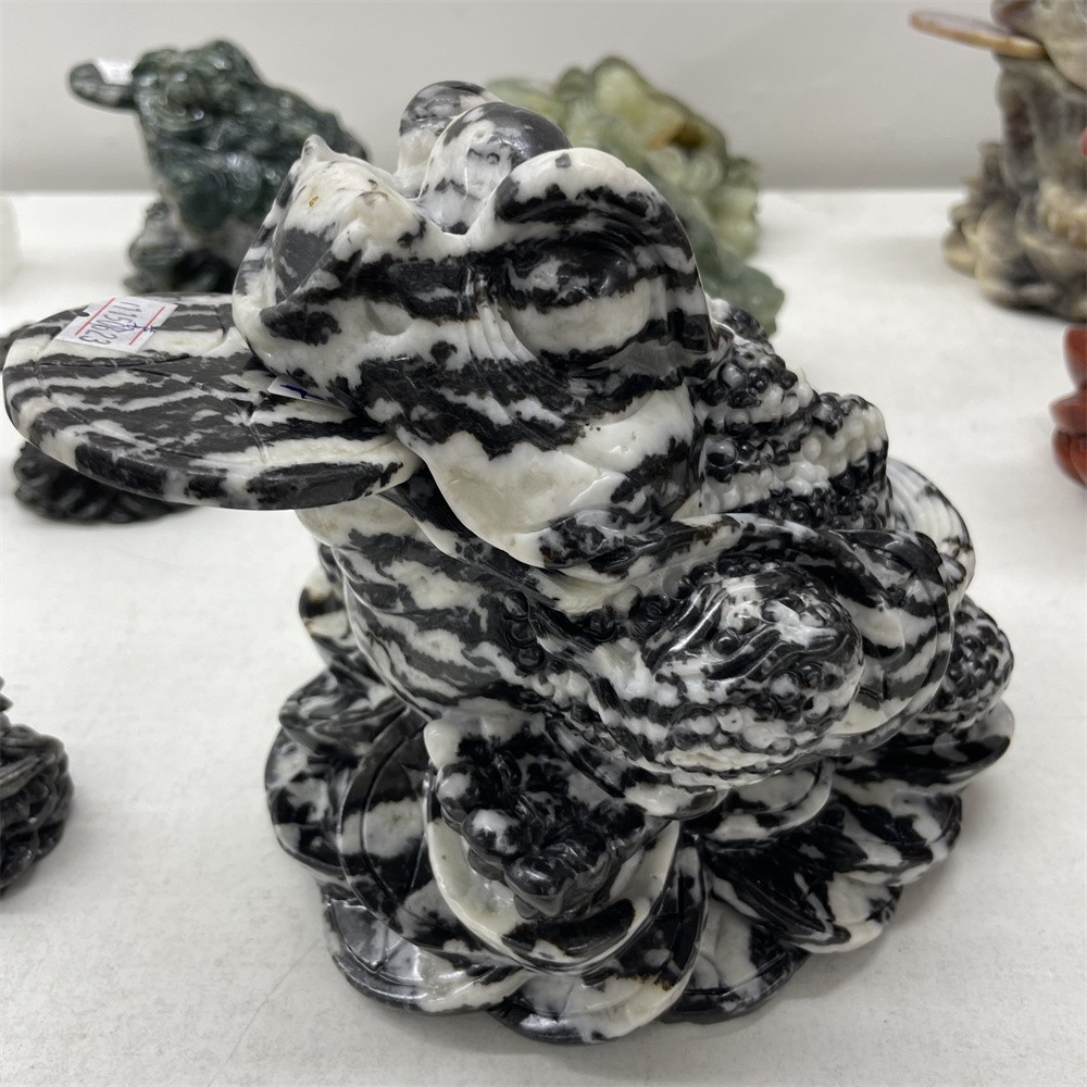 7.7LB 6.3″A+Natural Black And White Jasper Money Toad Crystal Hand Carved Statue