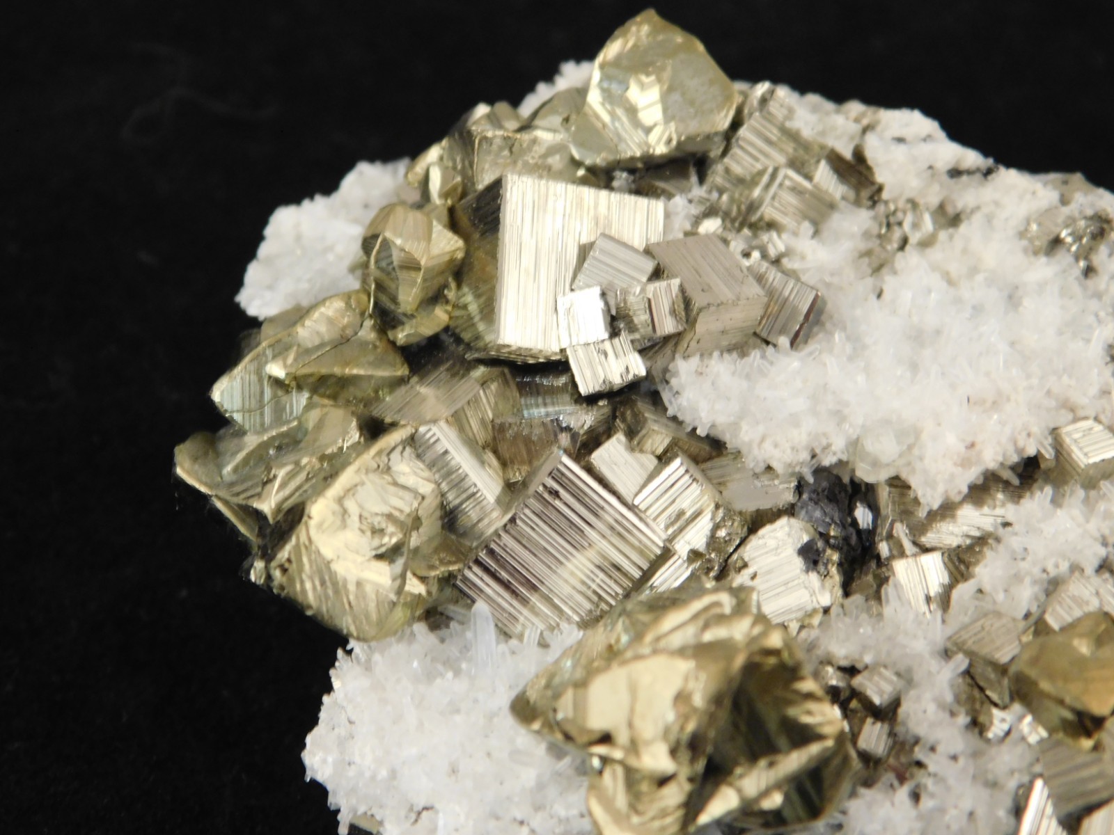 AAA PYRITE Crystal CUBE Cluster with Little QUARTZ Crystals Peru 143gr