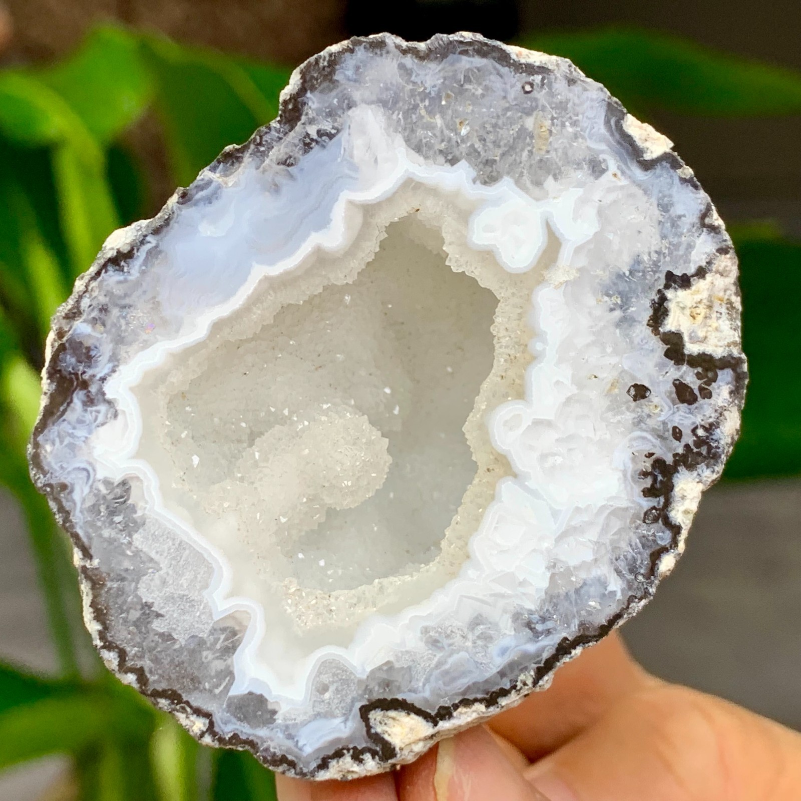 126G Natural agate geode quartz crystal rough sample spiritual energy repairA419