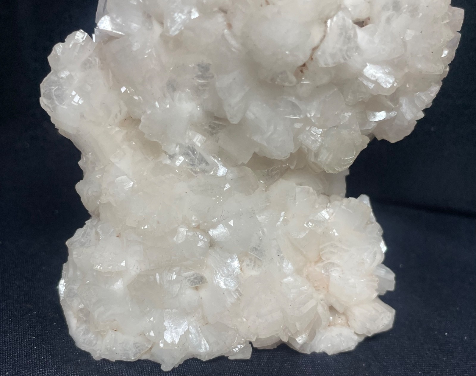 Natural calcite in exllent condition crystal stone 387 gr 10x9x4.5 cm video