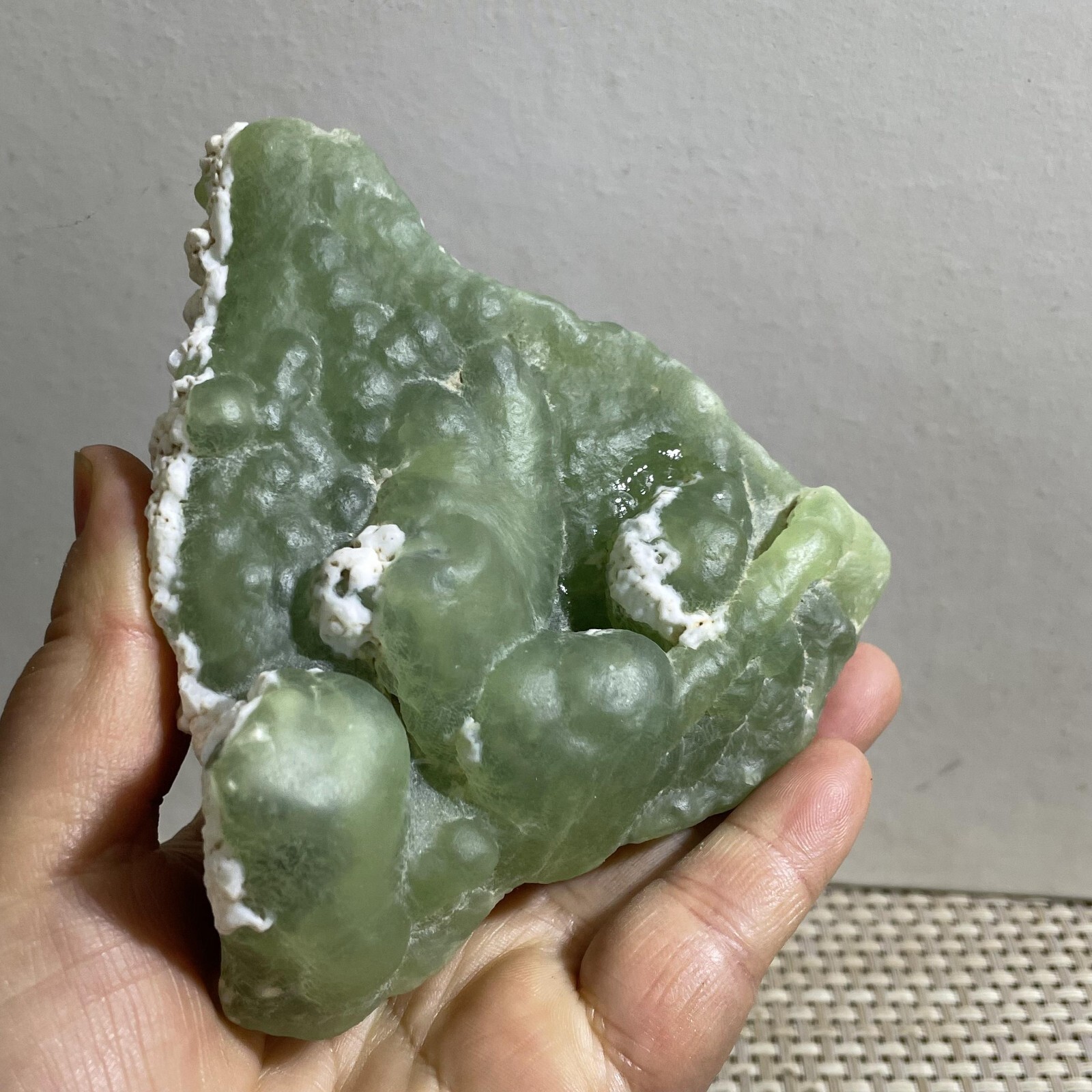 319g green chalcedony grape Mineral specimen Indonesia