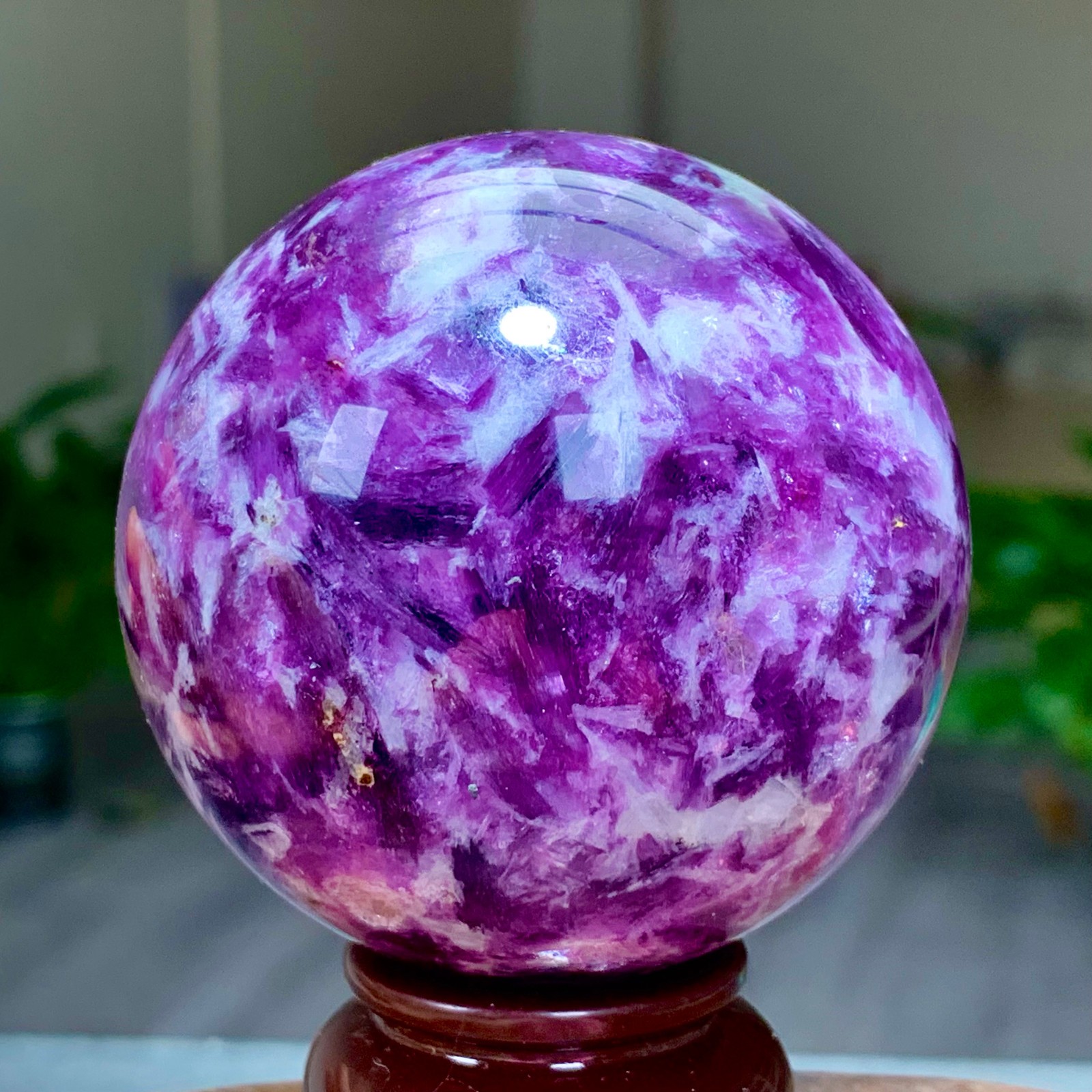 310G Natural Beautiful Purple Lithium Mica Crystal Spherical Mineral Sample