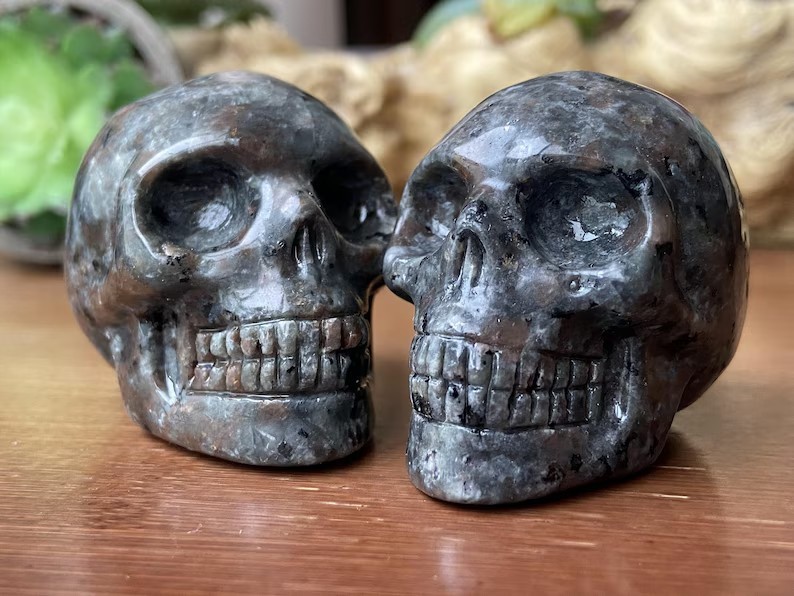 2″ Yooperlite Hand Carved Yooperlite skull UV Glowing Stone Yooperlite Figurine
