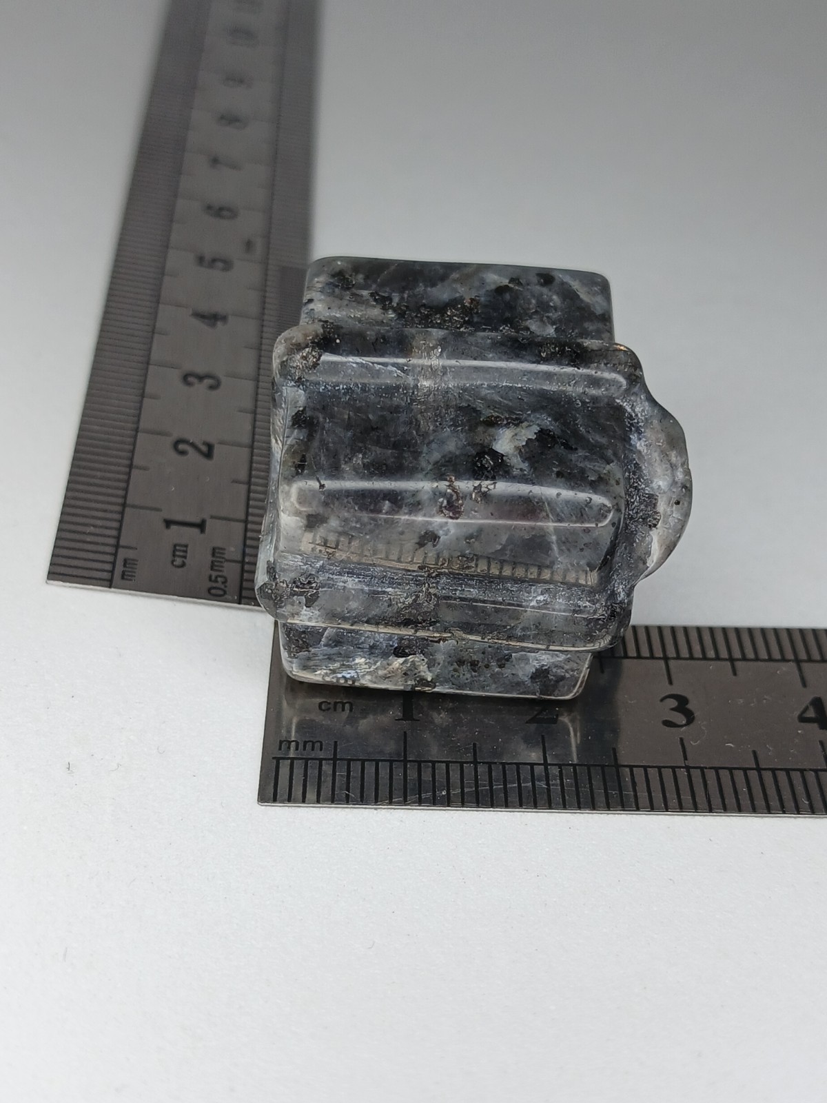 Small Bundle x3 Carved Crystal Present Wrapped Gift Box Figures Collectable