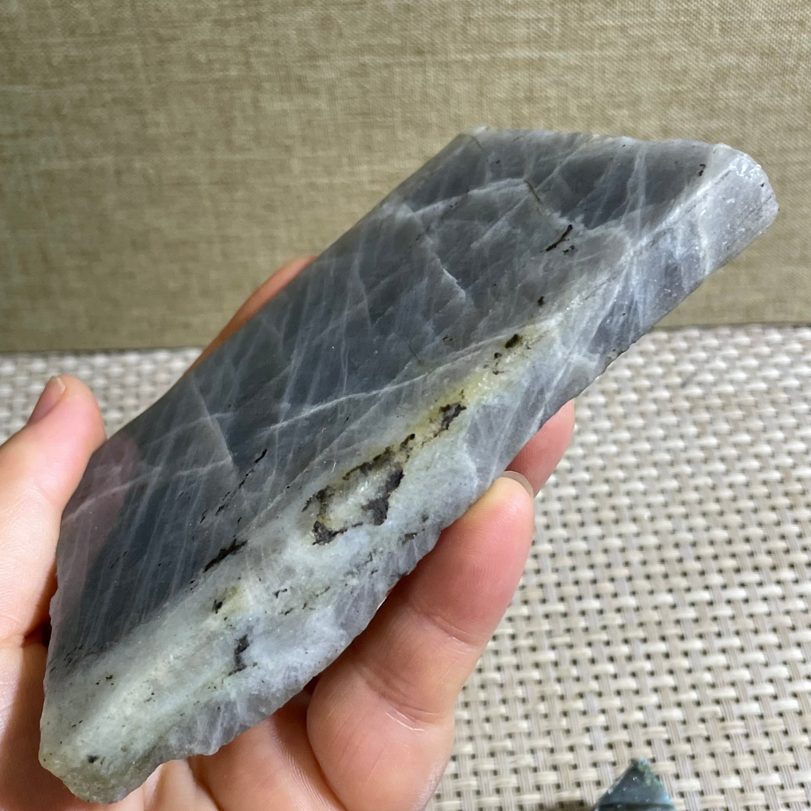 256g Natural multicolor labradorite crystal original stone specimens