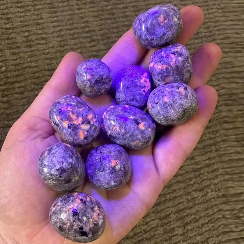 Yooperlite Tumbled Stone, Natural Polished Stones, UV Reactive Sodalite Crystal
