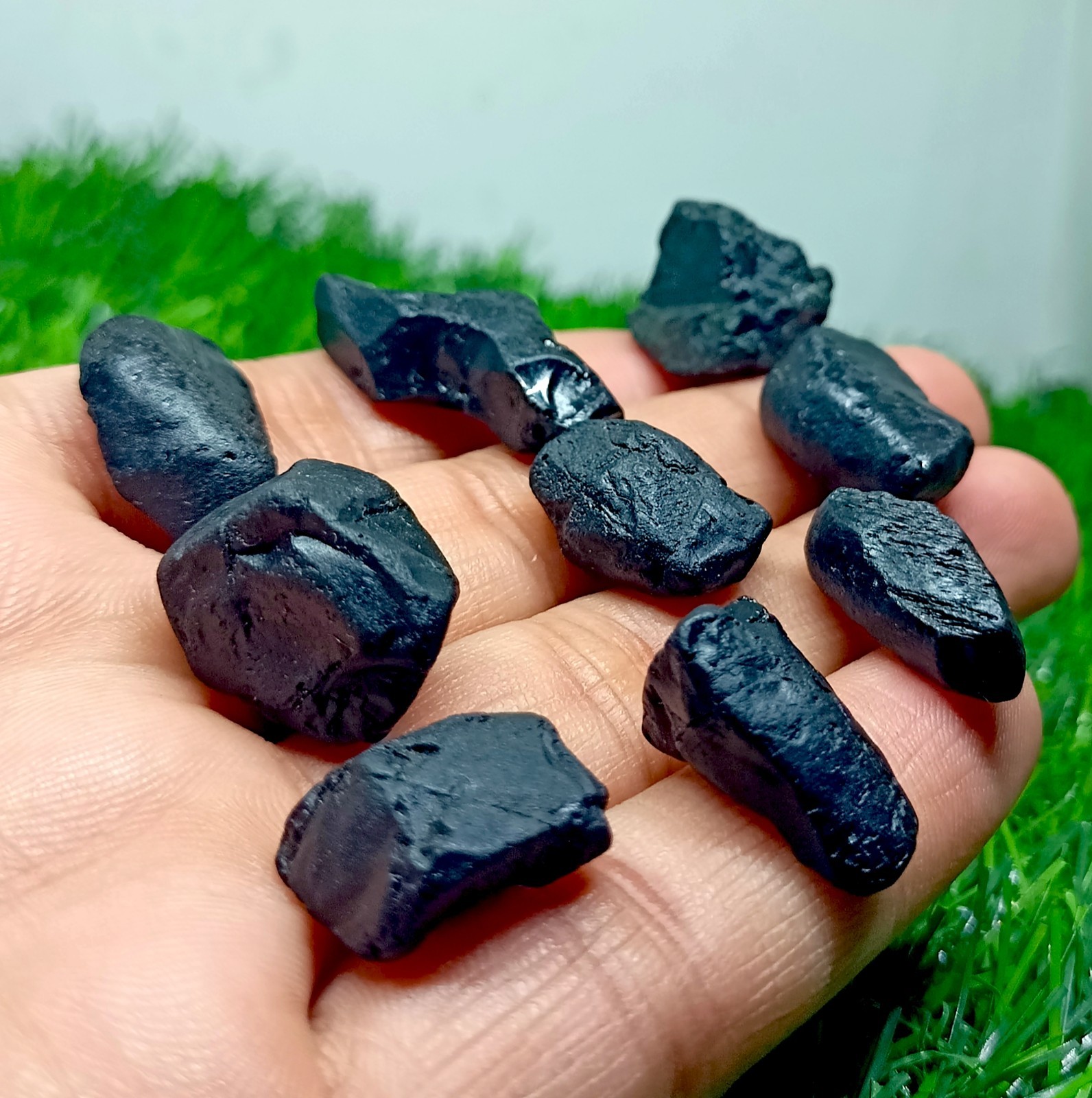 10Pcs (16-20mm) Natural Rough Black Spinel Raw Crystal: Healing Gemstone Nuggets