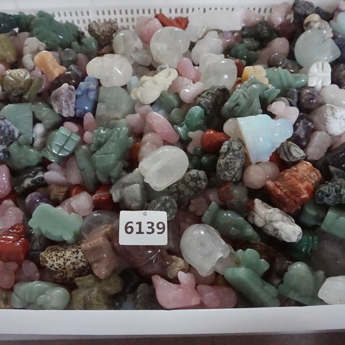 11LB 95Pcs Quartz Crystal Jasper Skull Fgurines Mixed Gem Stone Carvings Healing