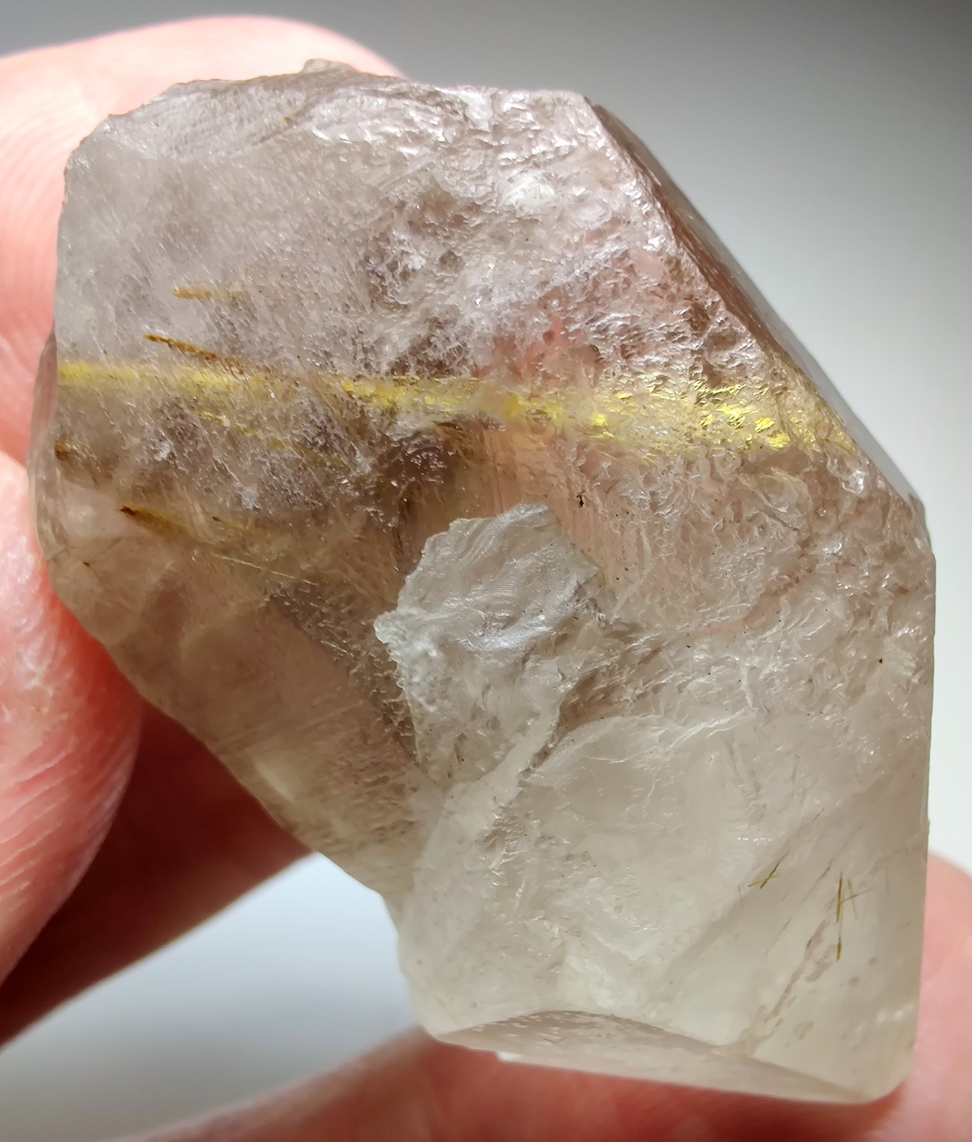 Terminated Quartz crystal with golden Rutile inclusions. Brazil. 35 grams.