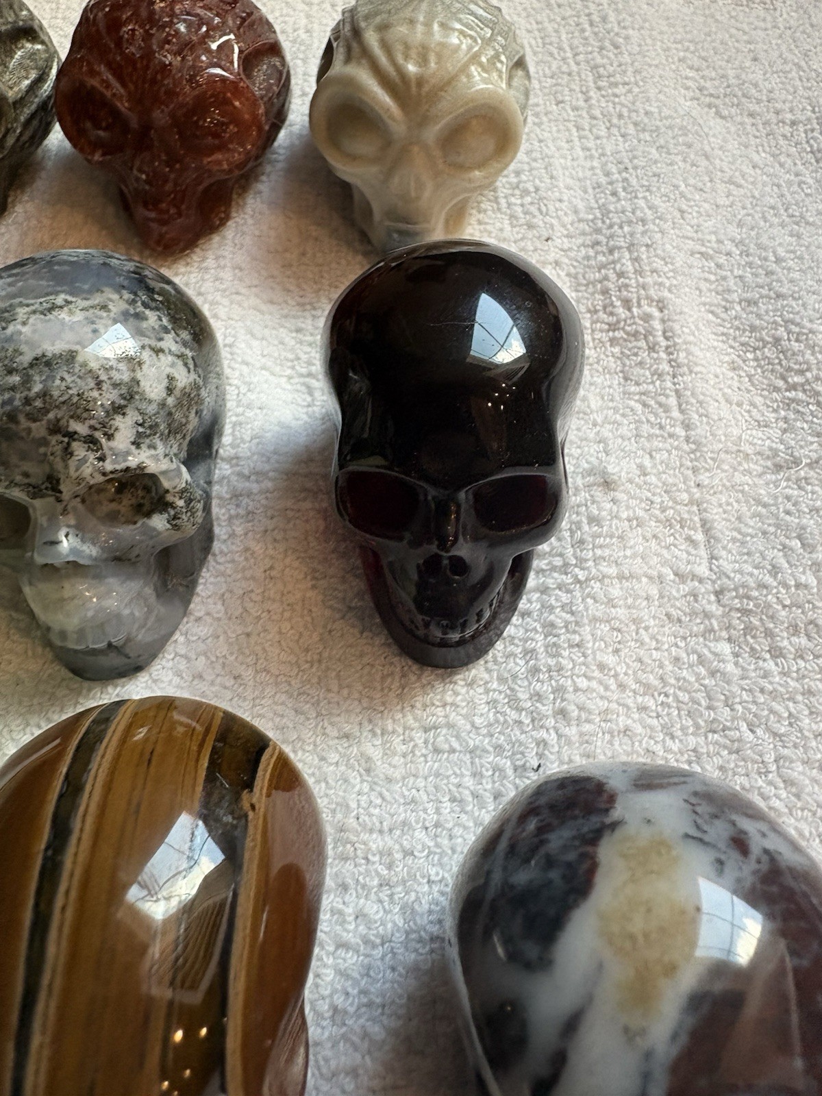Lot If 8 Mini Skulls Human And Alien Green Moss Agate Pyrite Tiger Iron Eye