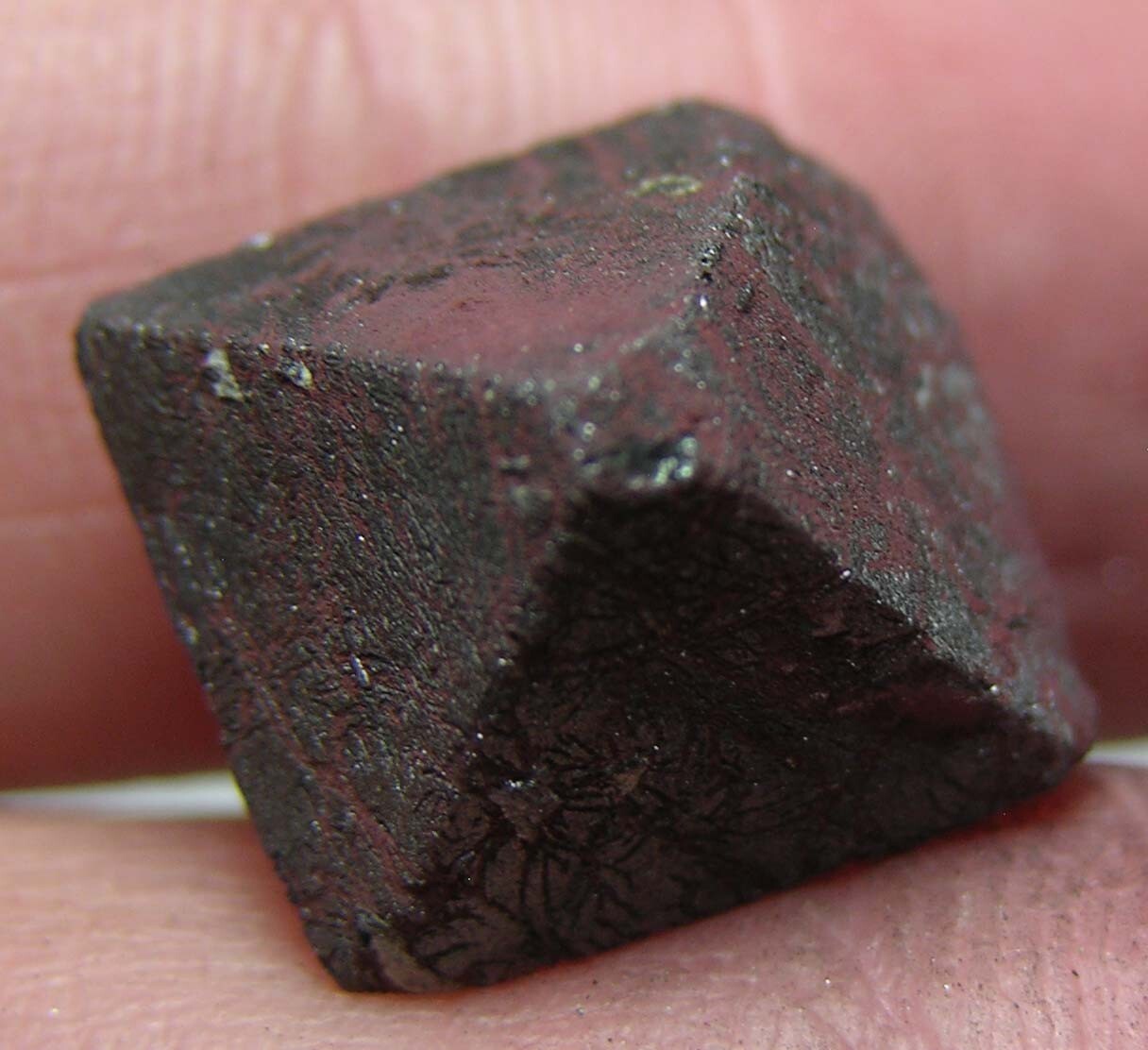#16 Pakistan 27.15ct Natural Octahedron Magnetite Crystal Specimen 5.40g 17mm