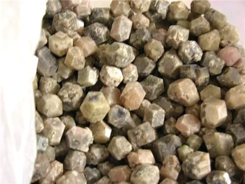 Garnet crystals green/yellow bigger dodecahedron 1/4 pound lot 4 + pieces