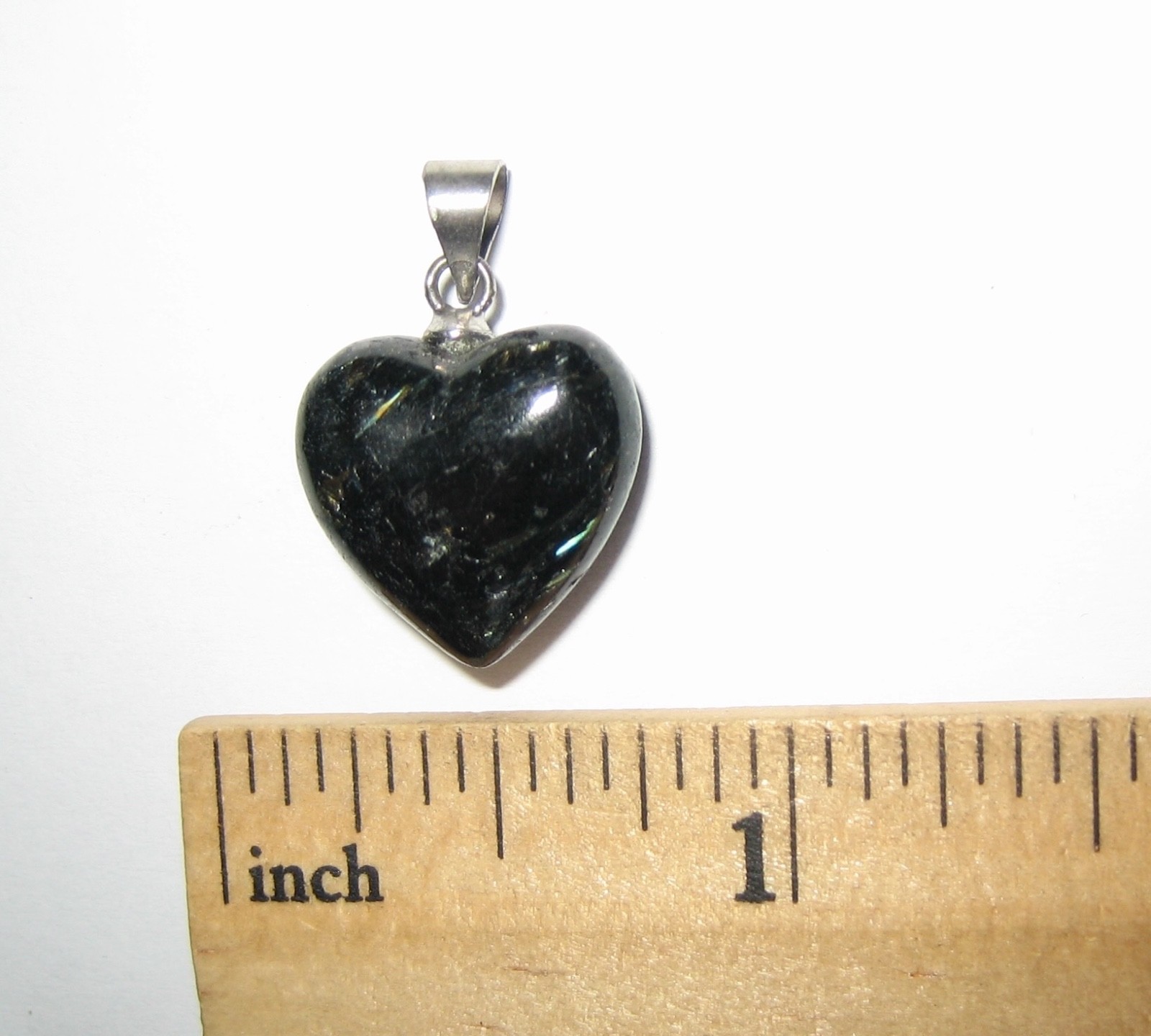 15mm RARE! POLISHED NATURAL AUTHENTIC NUUMMITE STONE HEART PENDANT GREENLAND *1