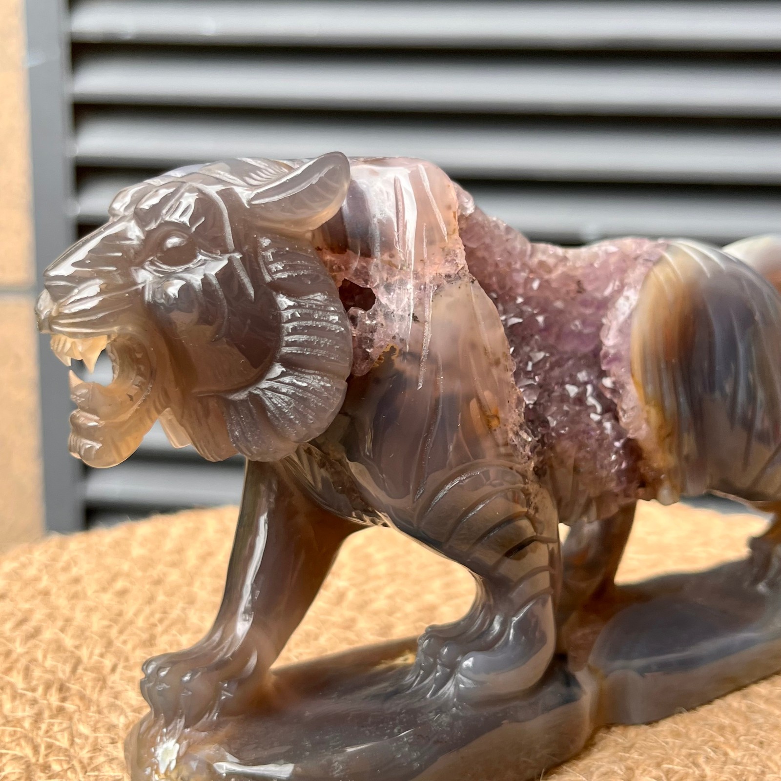 Natural Crystal Tiger Figurine Agate Traditional Stone Art Decor 860 g