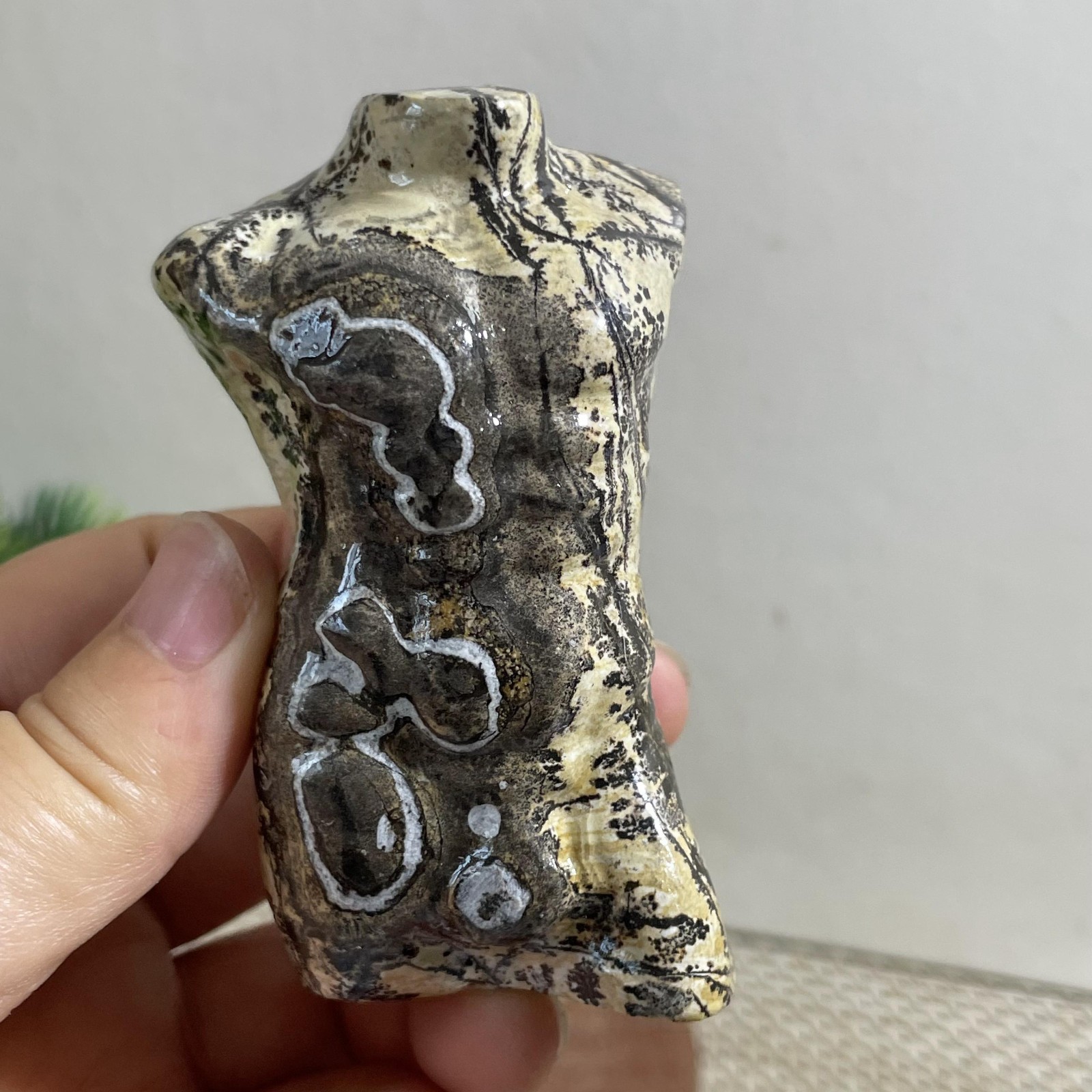 174g Rare Chinese painting hand carved male model