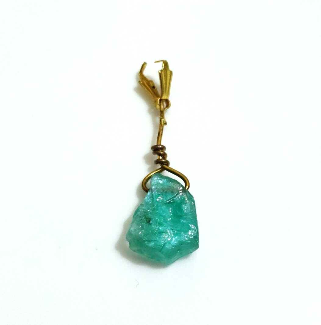 Zambian Green Emerald Raw Pendant 6.60 Crt 12x10x5 MM Loose Gemstone For Jewelry