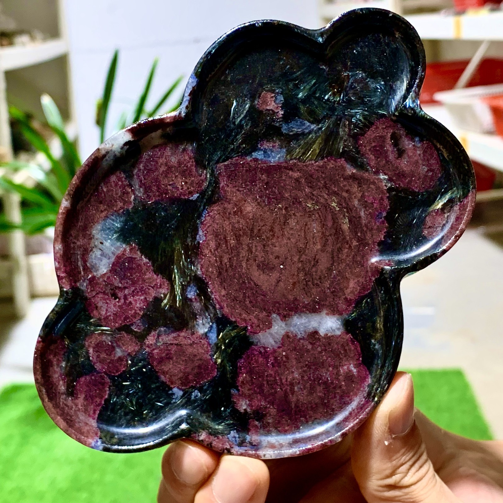 295G Natural fireworks red garnet cloud crystal quartz mineral specimen