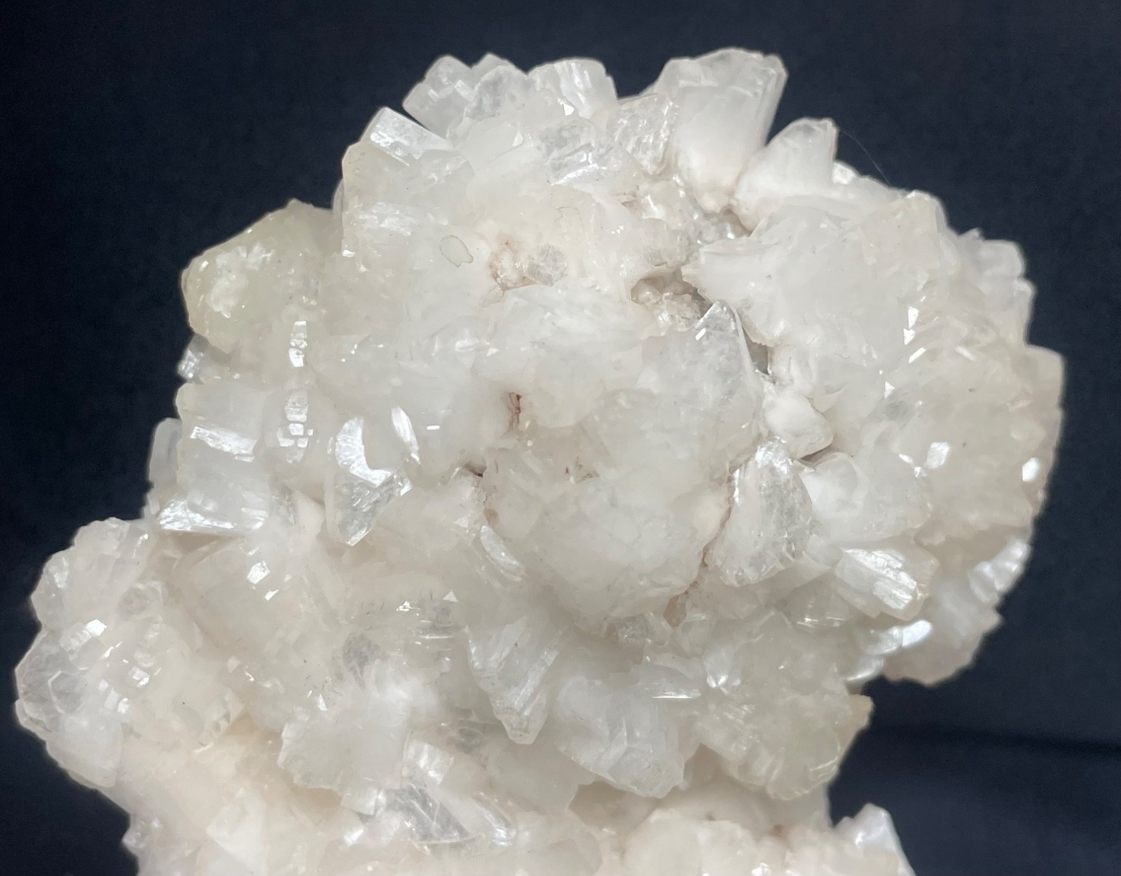 Natural calcite in exllent condition crystal stone 387 gr 10x9x4.5 cm video