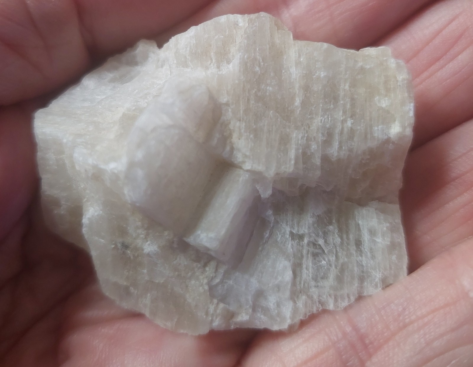 NATURAL LARGE RARE PIECE CRYOLITE – 5.0 x 3.9 x 2.7 cms 57.52 gm GREENLAND #B