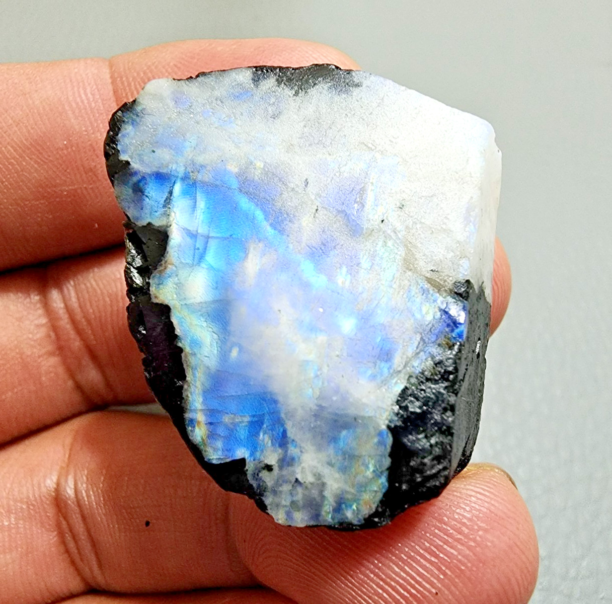 100% Natural White Rainbow Moonstone Rough 154 Crt Loose Gemstone Jewelry Making