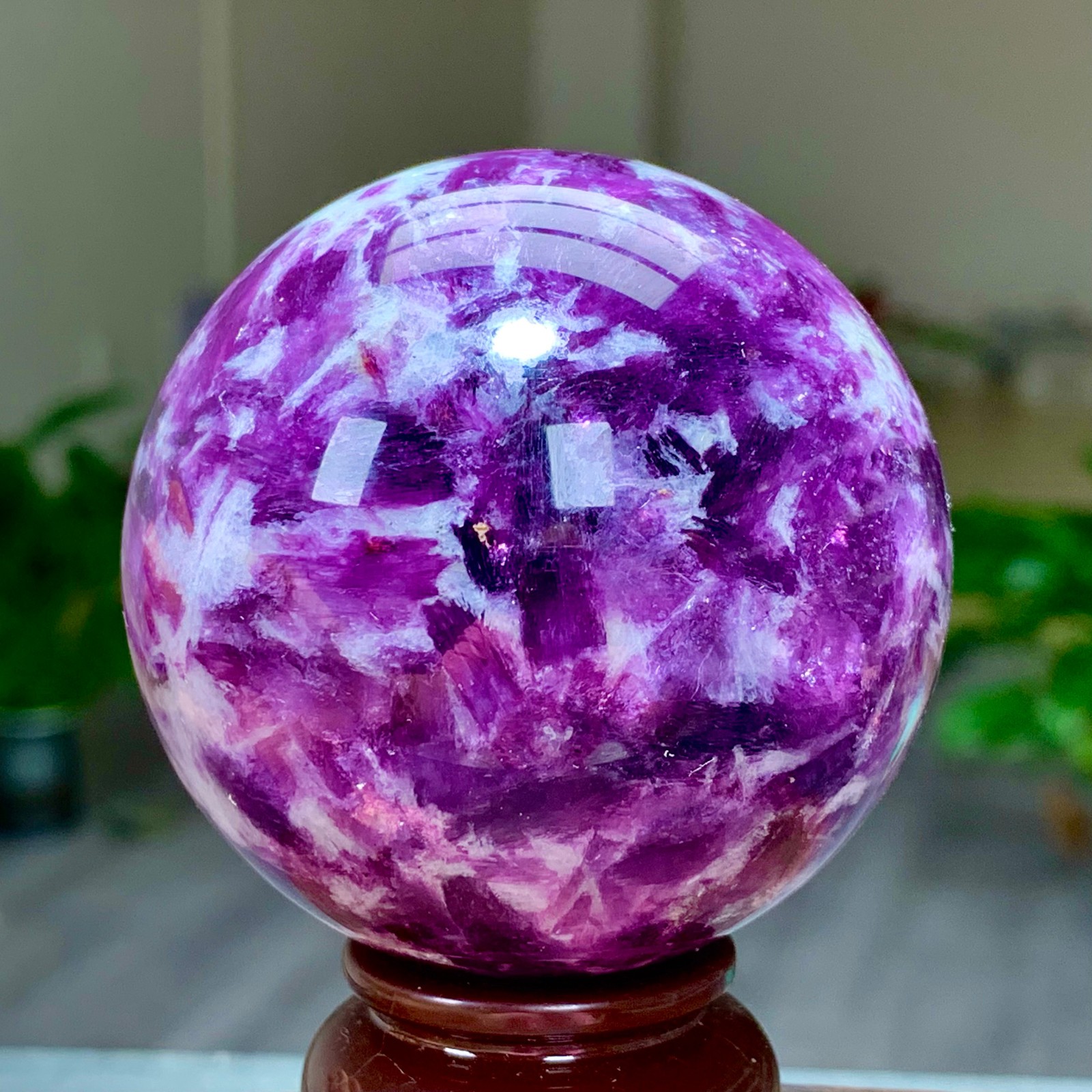 310G Natural Beautiful Purple Lithium Mica Crystal Spherical Mineral Sample