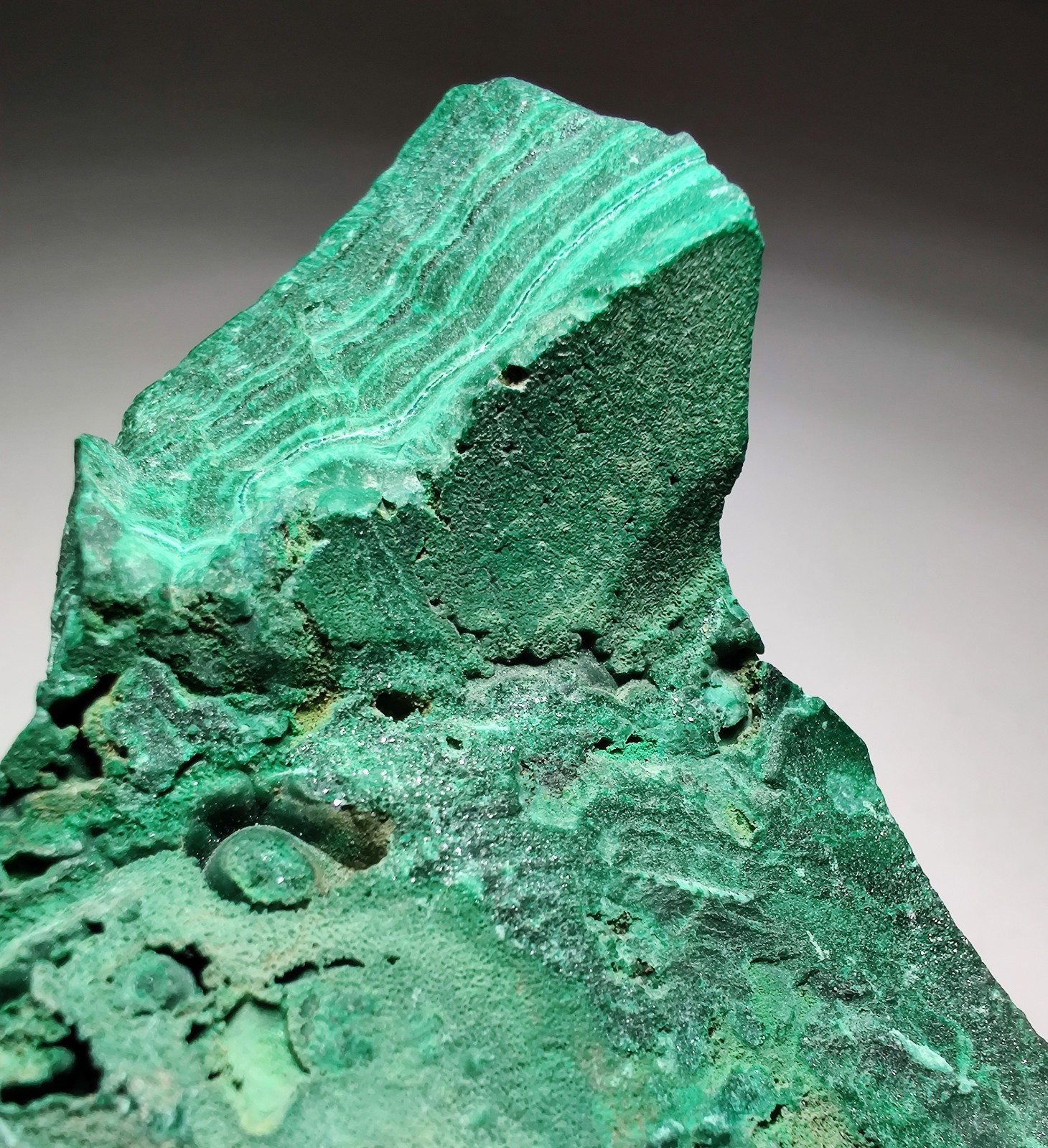 Malachite specimen with great banding. Kolwezi, D.R Congo. 191 grams.