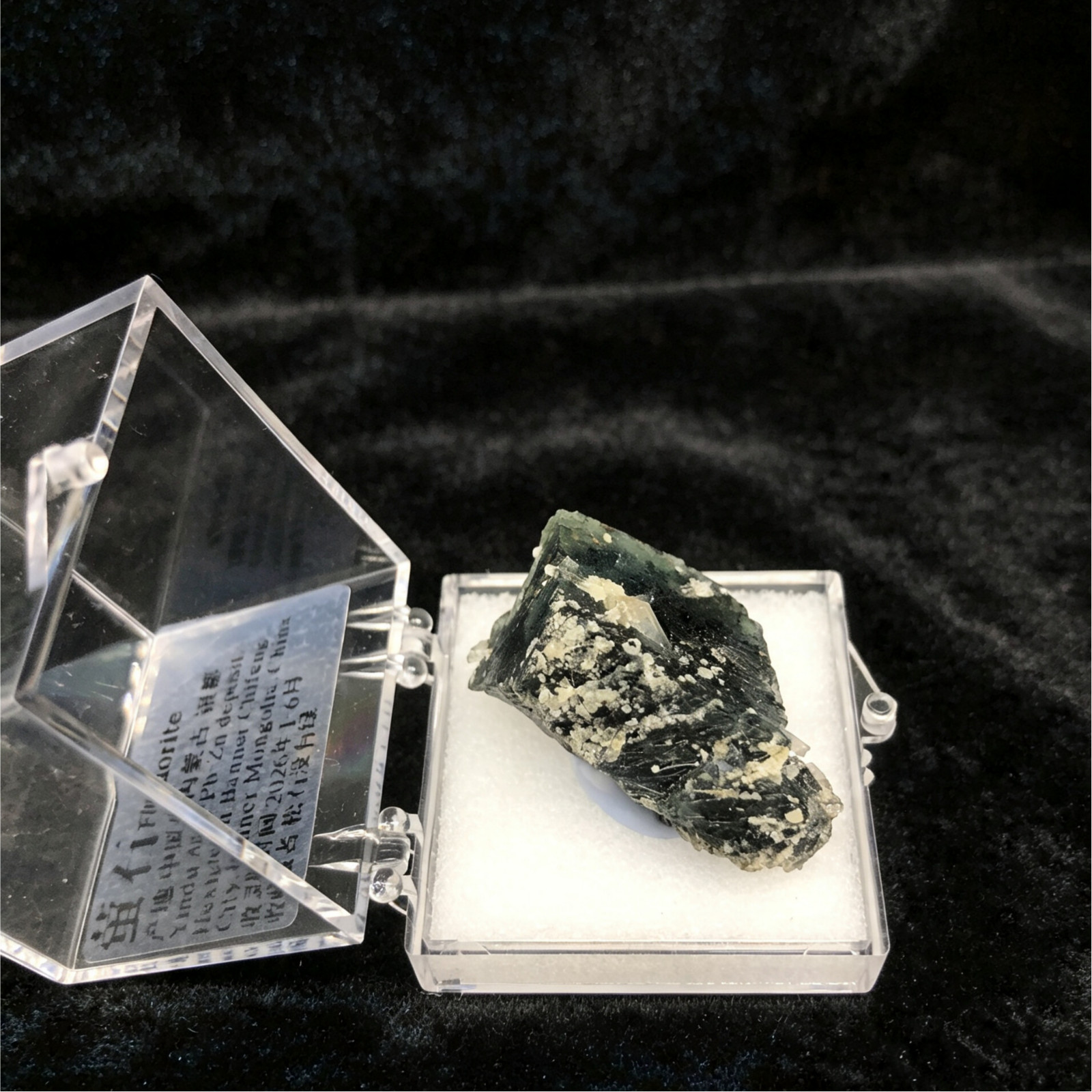 Irregular Crystal Natural Fluorite Mineral Specimen Polished Quartz Raw Stone！