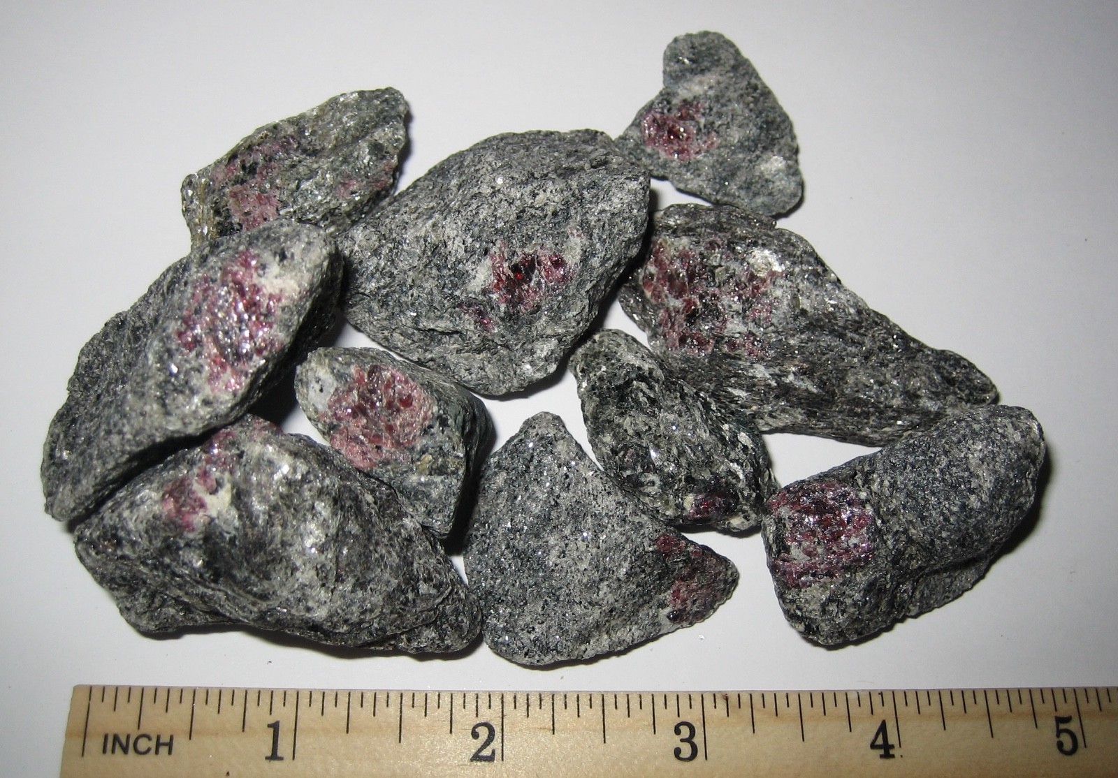 10 NATURAL ROUGH 0.9″- 2″ MICA STONES WITH RED GARNET CRYSTALS NH, USA 242.4g *2