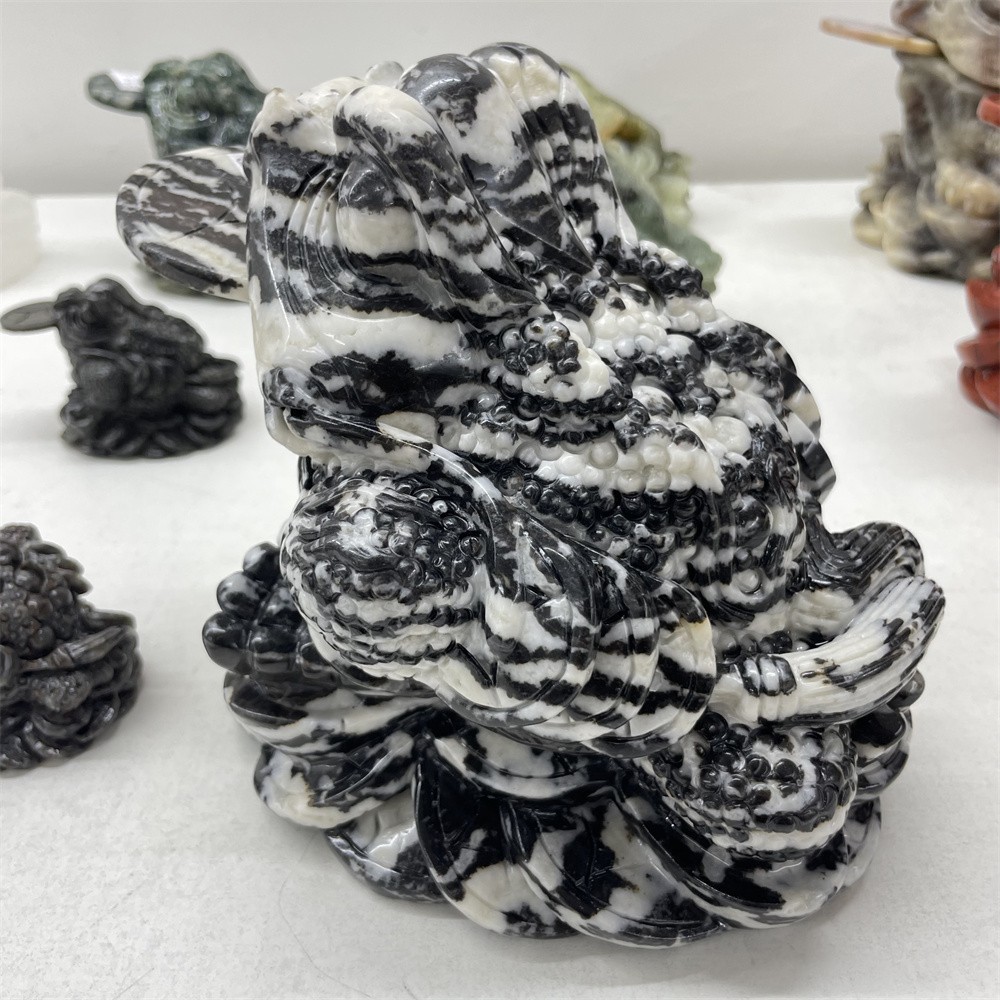 7.7LB 6.3″A+Natural Black And White Jasper Money Toad Crystal Hand Carved Statue