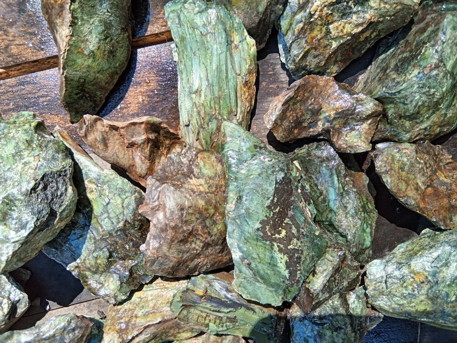3.4 LBS. ROUGH SERPENTINE.. TUMBLING, CABBING, JEWELRY, CRAFTS…CA. STATE ROCK.
