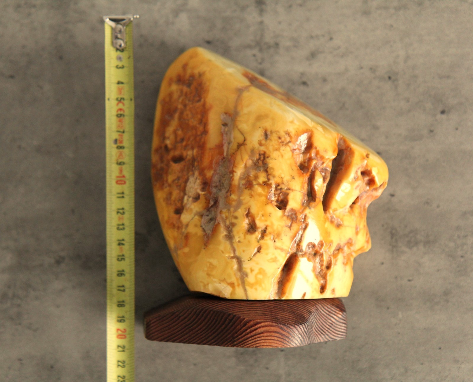 HUGE Baltic butterscotch Amber – 1025 G – Exceptional specimen with TIGER LINES