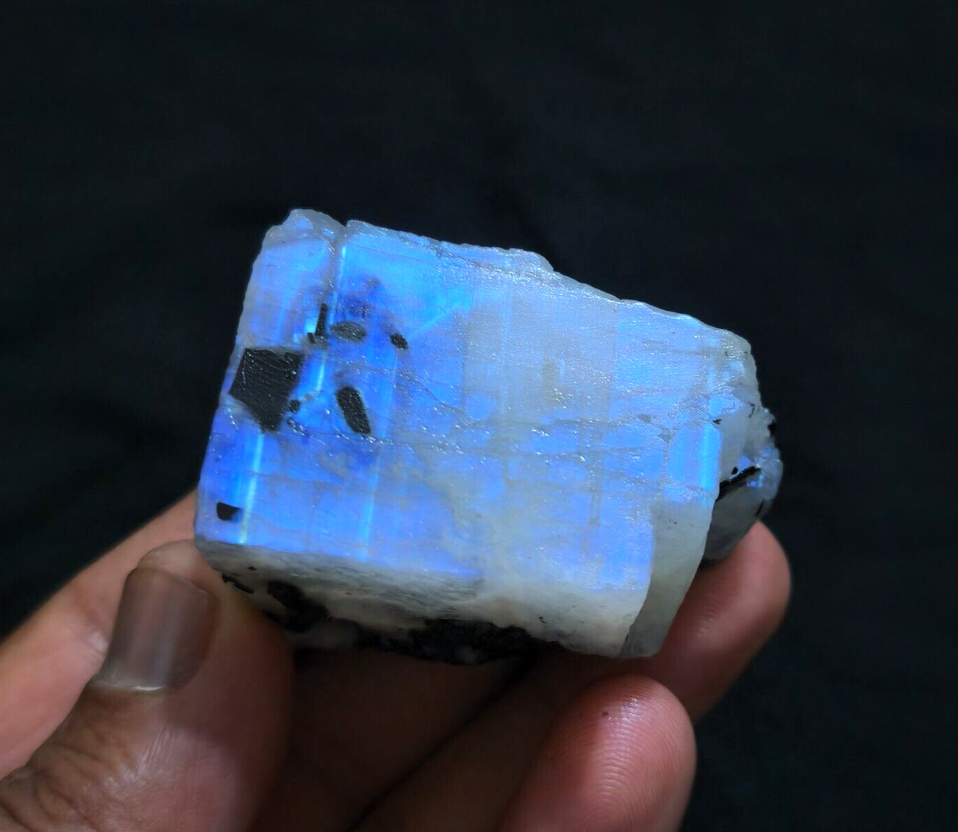 Attractive Rainbow Moonstone Raw 502 Crt Moonstone Rough Gemstone For Jewelry