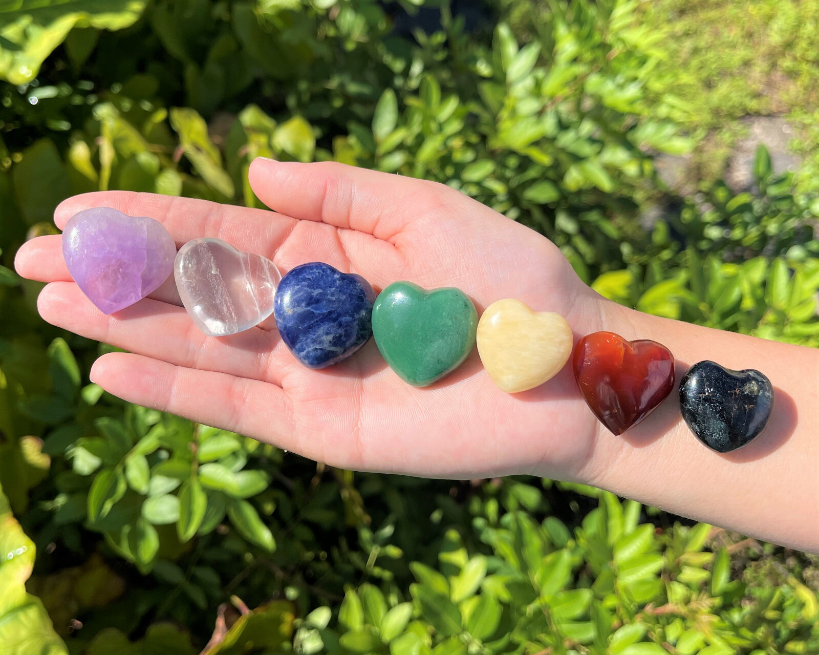 7 Chakra Crystal Heart Set With Pouch – (Seven Chakra Hearts, Crystal Healing)
