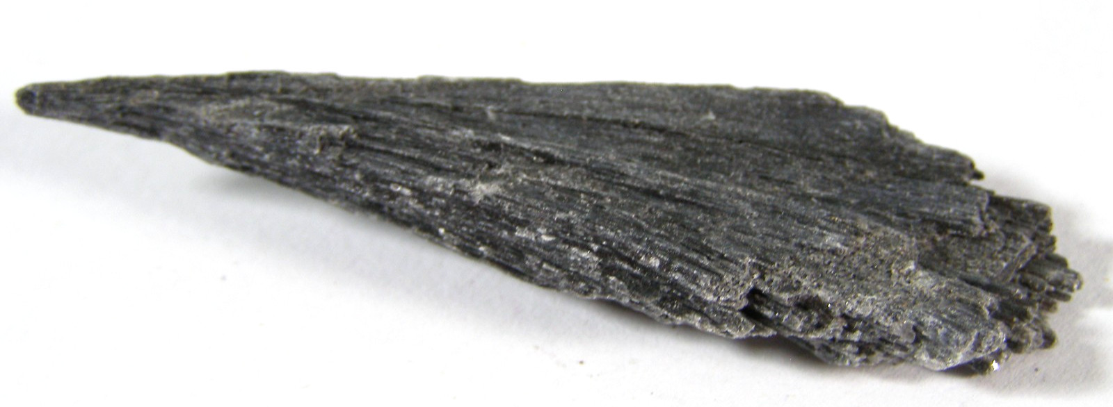 NATURAL BLACK KYANITE FAN – 5.6 x 1.5 x 0.8 cms 8.17 gms #6