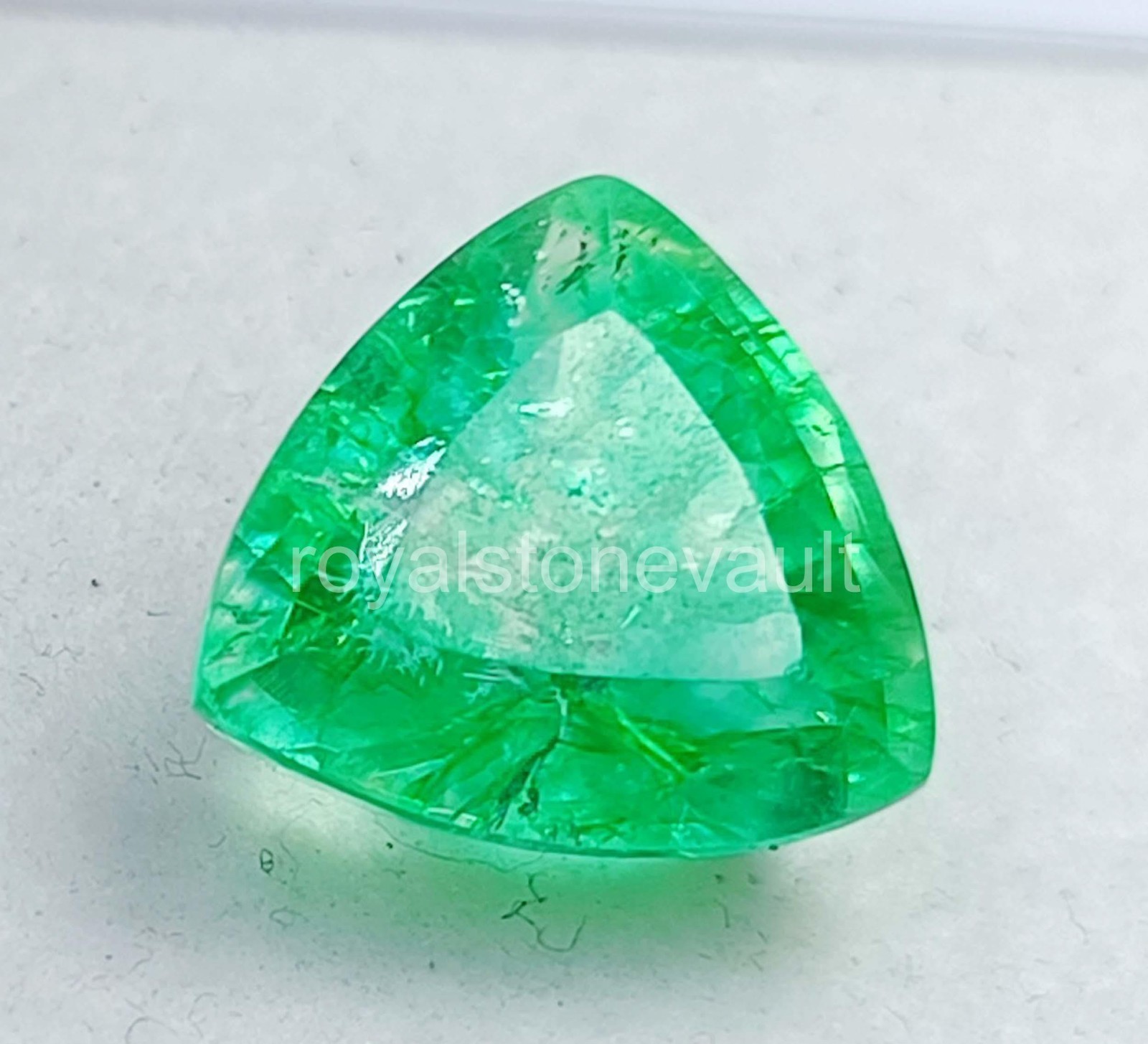 IGL Certified 10.99 Carat Natural Green Emerald Loose Gemstone Trillion Cut 5SDI
